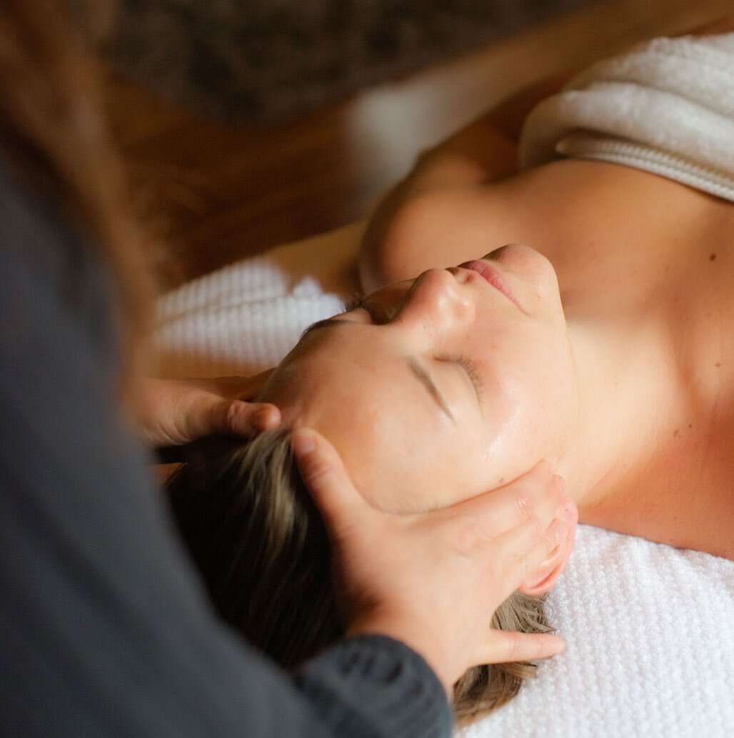 ⁣
Ask and you shall receive!  Mini&rsquo;s are back!  I&rsquo;m also excited to add another amazing service for those who are on a time crunch.  Enter Sculpt and Glow on the Go!  This treatment will give you those amazing lifted, chiseled, and glowy 