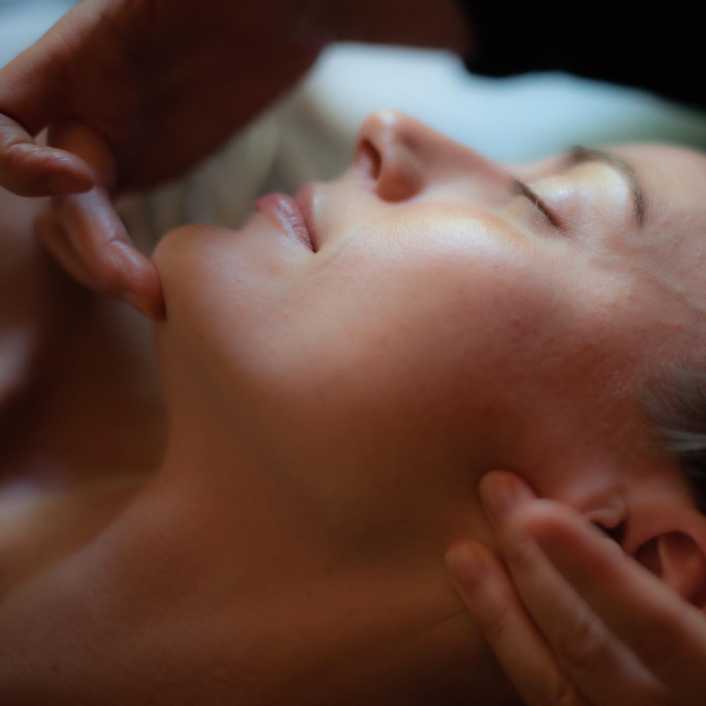 Let&rsquo;s chat all things product free facial treatments.  Often times, new clients are nervous about receiving treatments with fears of products clogging or breakouts.  Sometimes they have had a history of acne or sensitivities, and some clients t