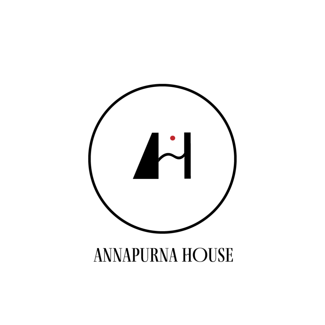 Logo symbolizing a bridge over obstacles and between cultures