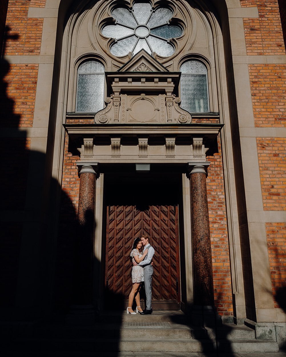 Embracing the timeless beauty of love, this couple's August wedding will be a cherished celebration for the ages. 💕✨ 
⠀⠀⠀⠀⠀⠀⠀⠀⠀
⠀⠀⠀⠀⠀⠀⠀⠀⠀
#weddingphotography #weddinginspo #weddingphotoshoot #elopementphotoshoot #elopement #casamentos #fotografocasa