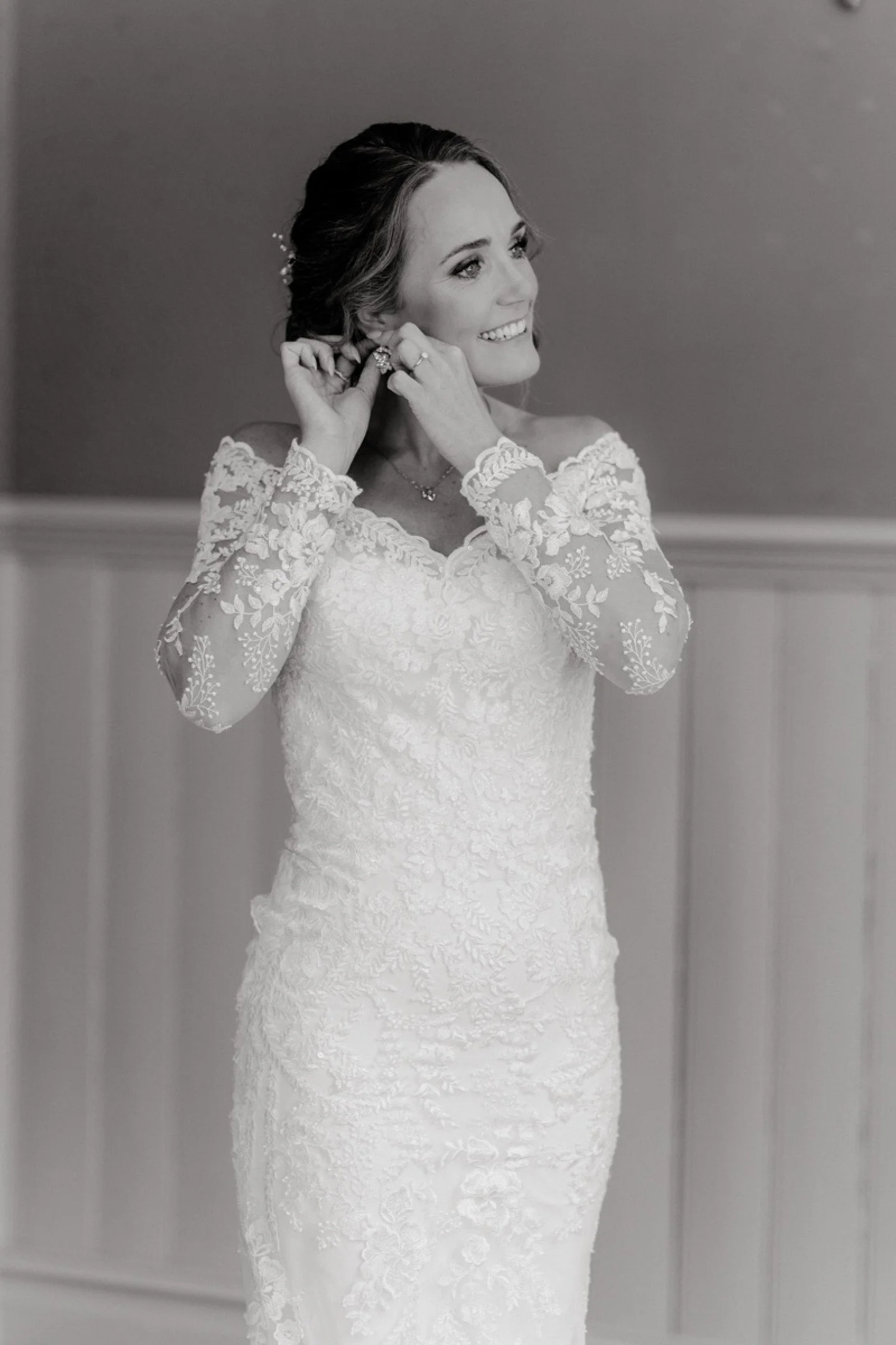 Beautiful wedding of Sanne &amp; Kristoffer. 🥰

Wedding Dress: @stockholmbrudochfest
Suit: @oscar.jacobson
MUA: @muafeliciafrykman
Florist: @awaflorista
Venue: @societetshuset.marstrand
