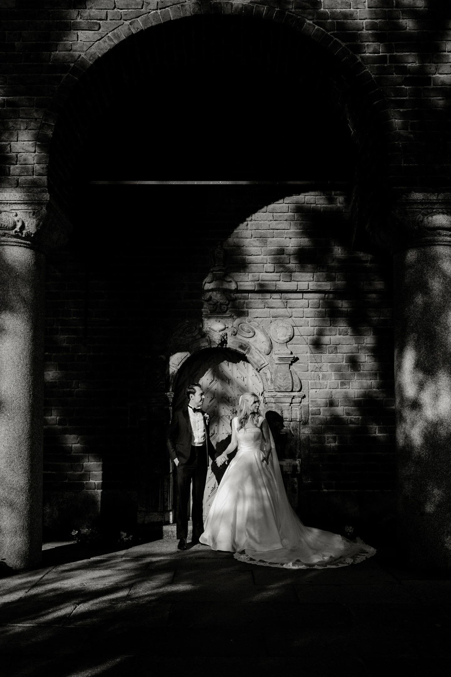 Hidden in the shadows, yet glowing love. 🤍 A quiet, intimate moment that speaks louder than words  where light meets emotion and elegance finds its place.

#WeddingMoments #ArtisticWedding #TimelessLove #Br&ouml;llop #ElegantPhotography #WeddingCoup