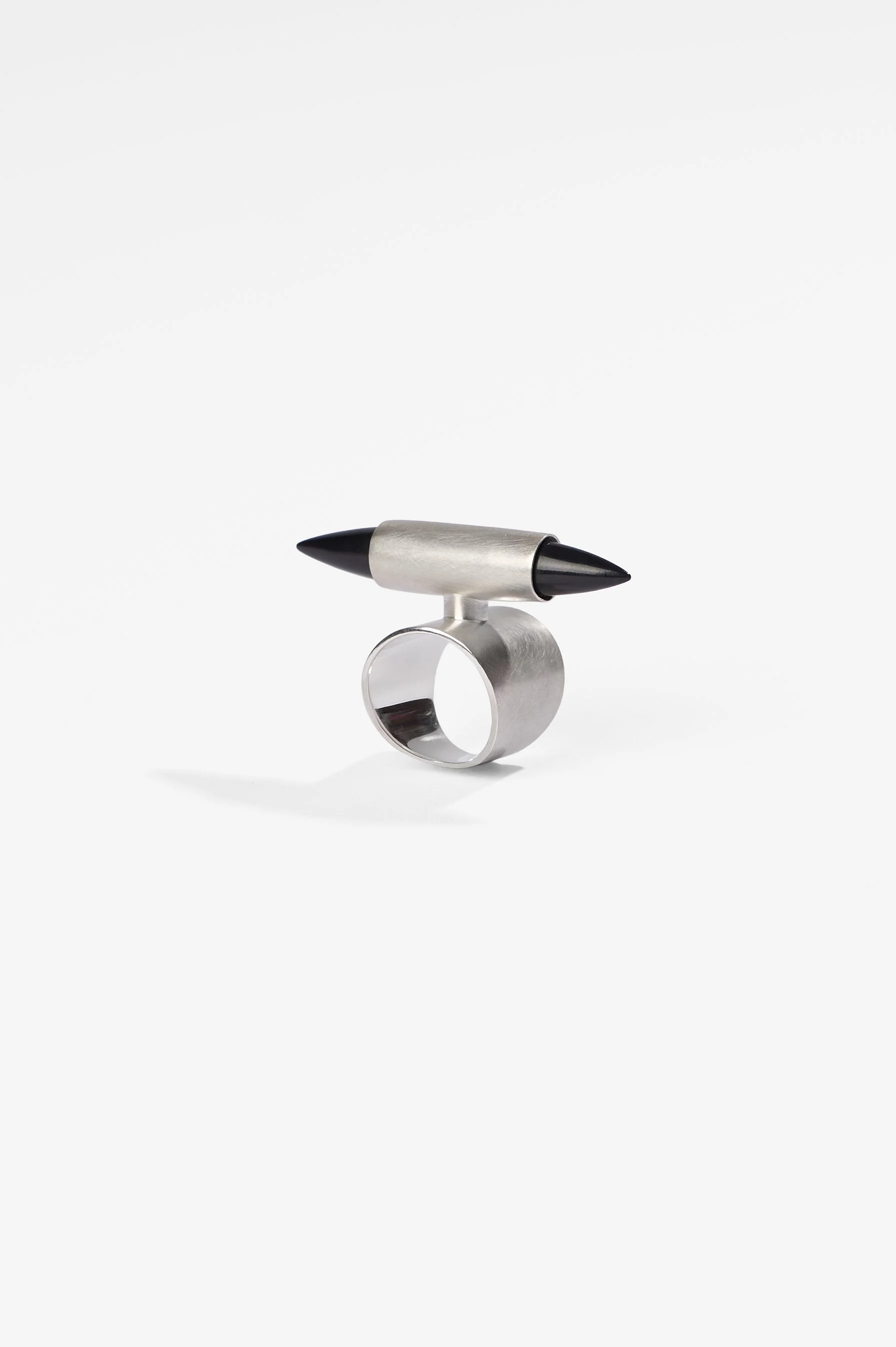 Flynn Parker-Greer, SPIKE, sterling silver, resin, size P, 2026, $1100. Photography: Ross Coulter