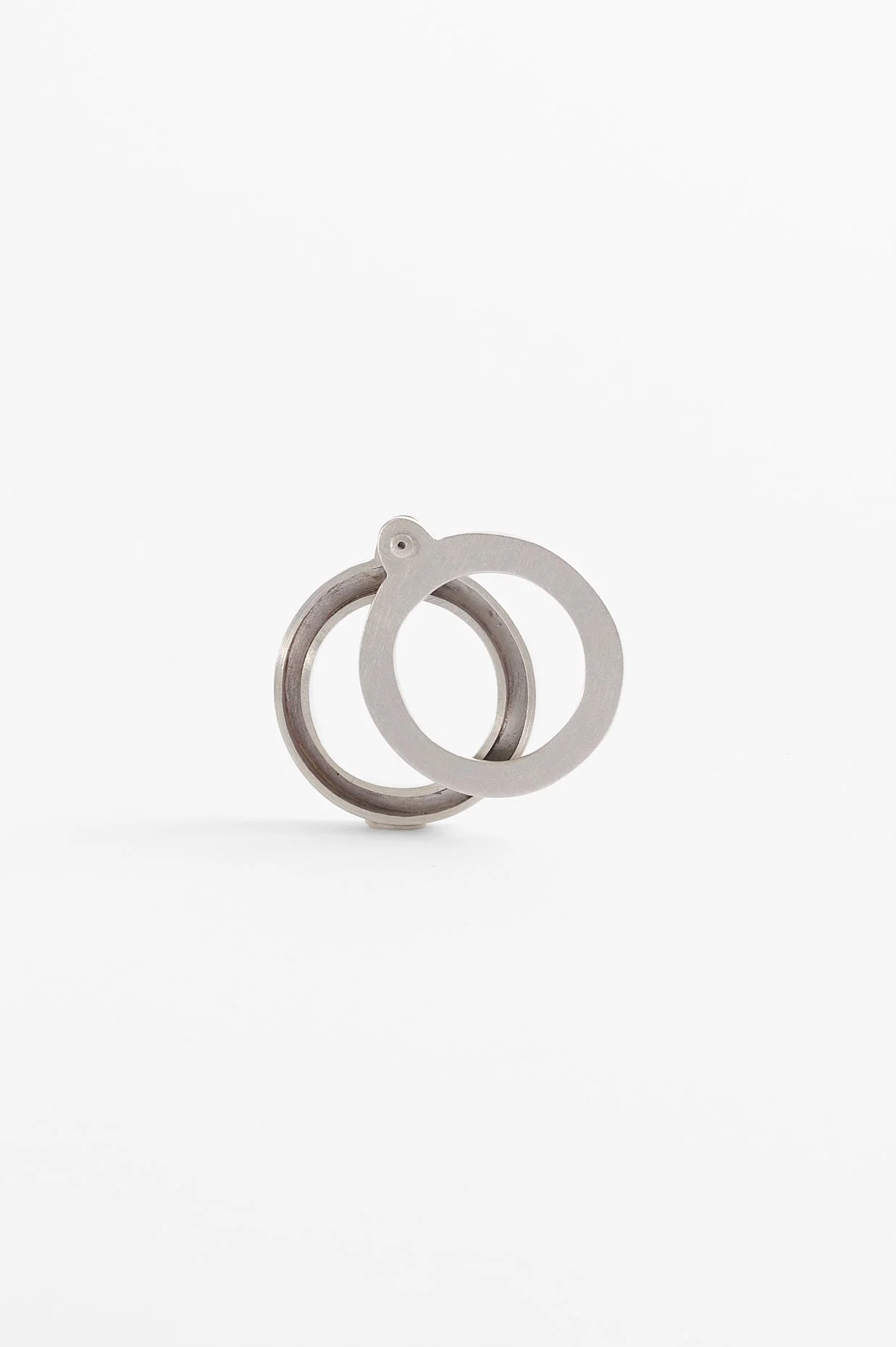 Katie Collins, Promises kept, sterling silver, 2.4 x 2.9 x .5cm, approx. size M, 2025. Photography: Ross Coulter.