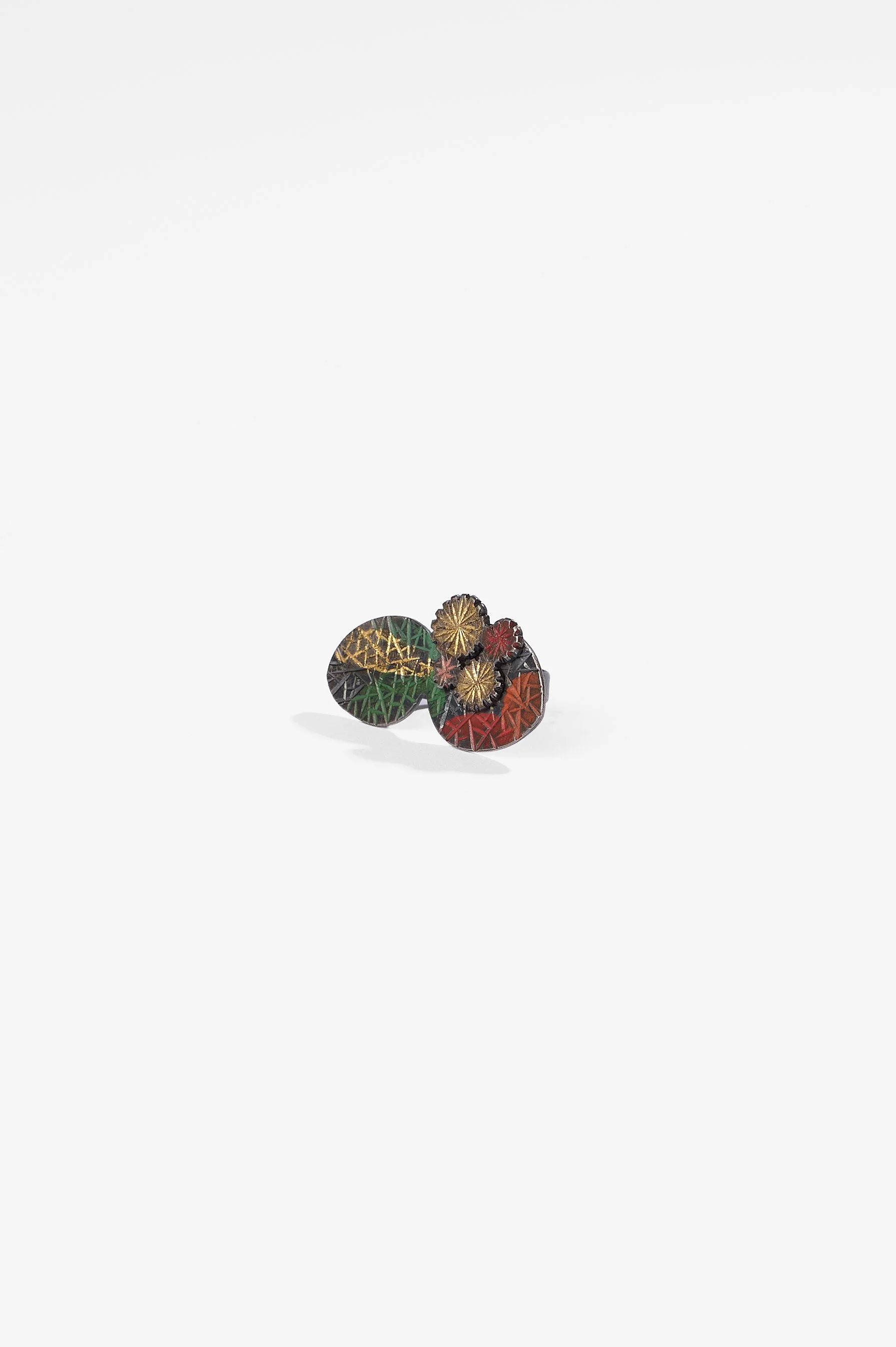 Yuko Fujita, Pressed Flower series, Daisy and leaf‚ size M+, approx. 2.2 x 4.0 cm, sterling silver, enamel paint and pure gold leaf on enamel paint (please note paints will, and are intended to, fade over time to take on a new appearance), $2,300. Ph