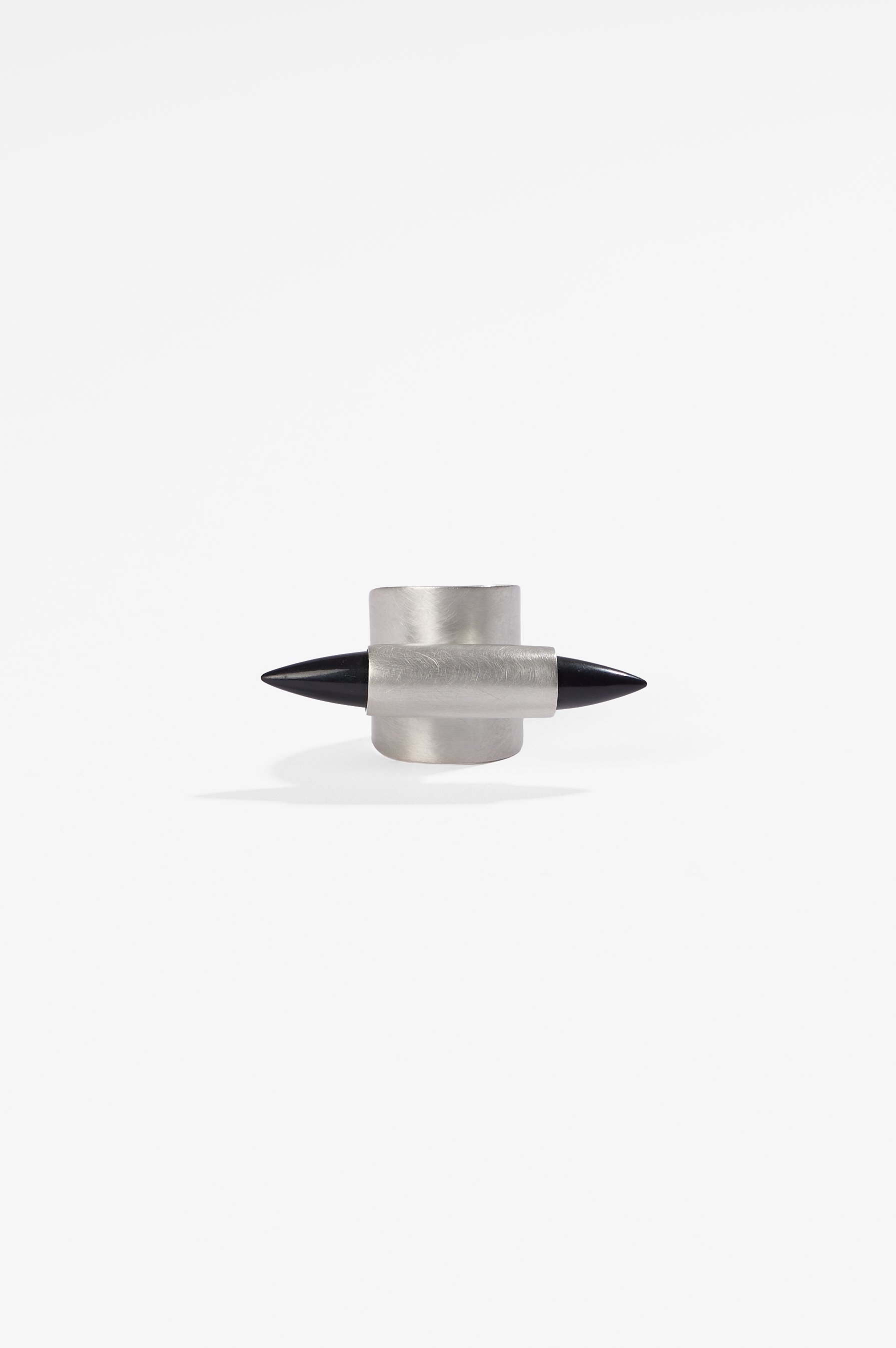 Flynn Parker-Greer, SPIKE, sterling silver, resin, size P, 2026, $1100. Photography: Ross Coulter