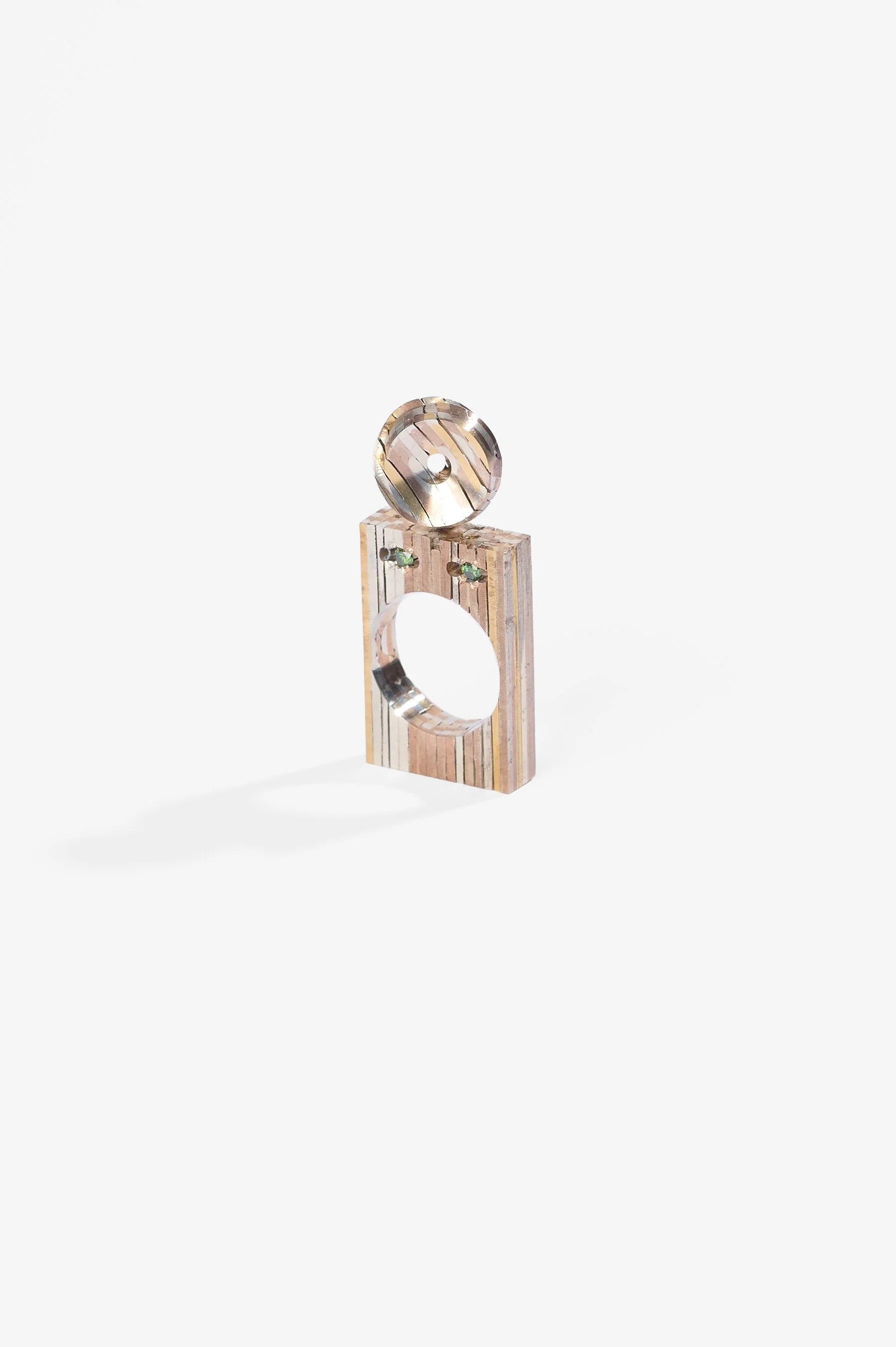 Helen Dilkes, Metal alloys puffy self-intersecting surface finger sculpture, 24kt gold, 999 silver, 925 silver, shakudo, shibuichi, green diamonds, 65 x 25 x 6mm, 2015-2026, $3,500. Photography: Ross Coulter
