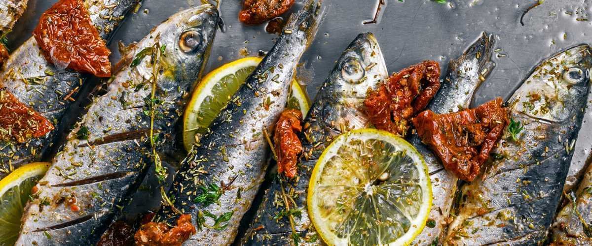 Grilled sardines with sundried tomatoes and lemon