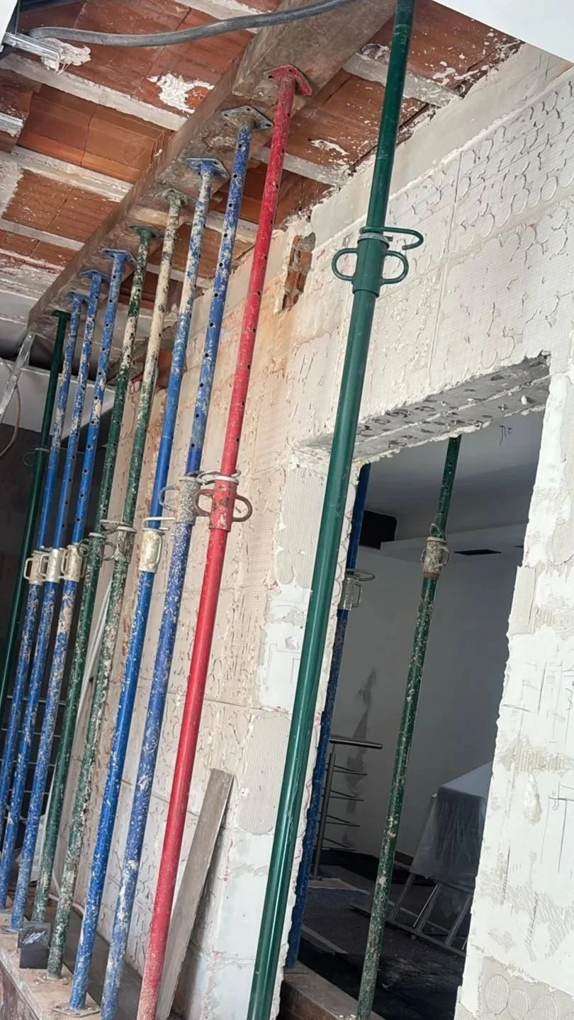 ALBAÑILERÍA Y ESTRUCTURA
Muros, cerramientos, aperturas y refuerzos estructurales.