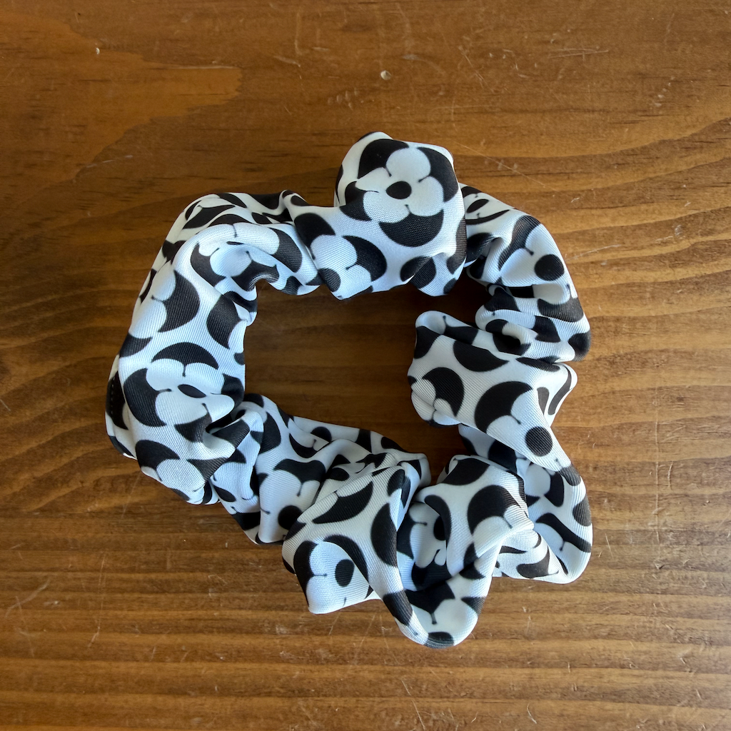 B&W Floral Scrunchie.png