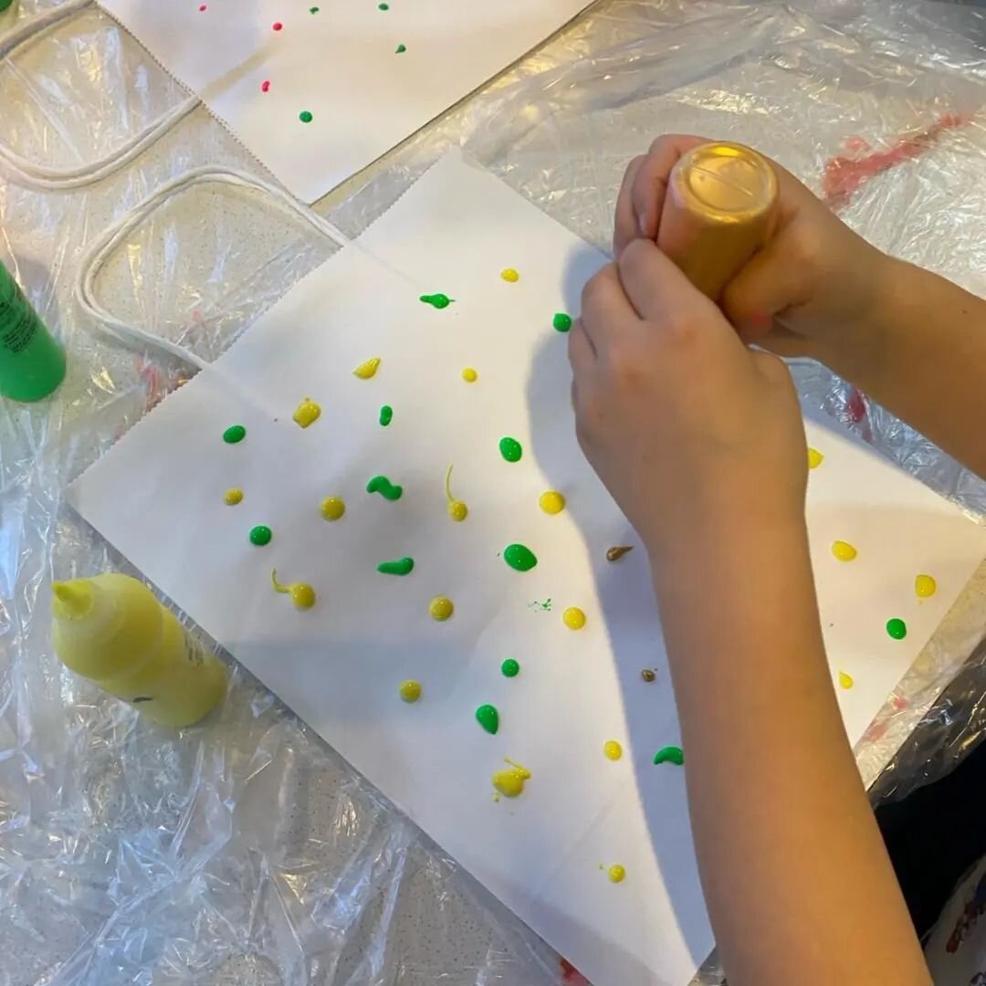 Kunstwerke vom Malworkshop f&uuml;r Kinder mit Sandra 🤩 #malworkshop #kunst #kunstwerke #kindermalereien🎨💖