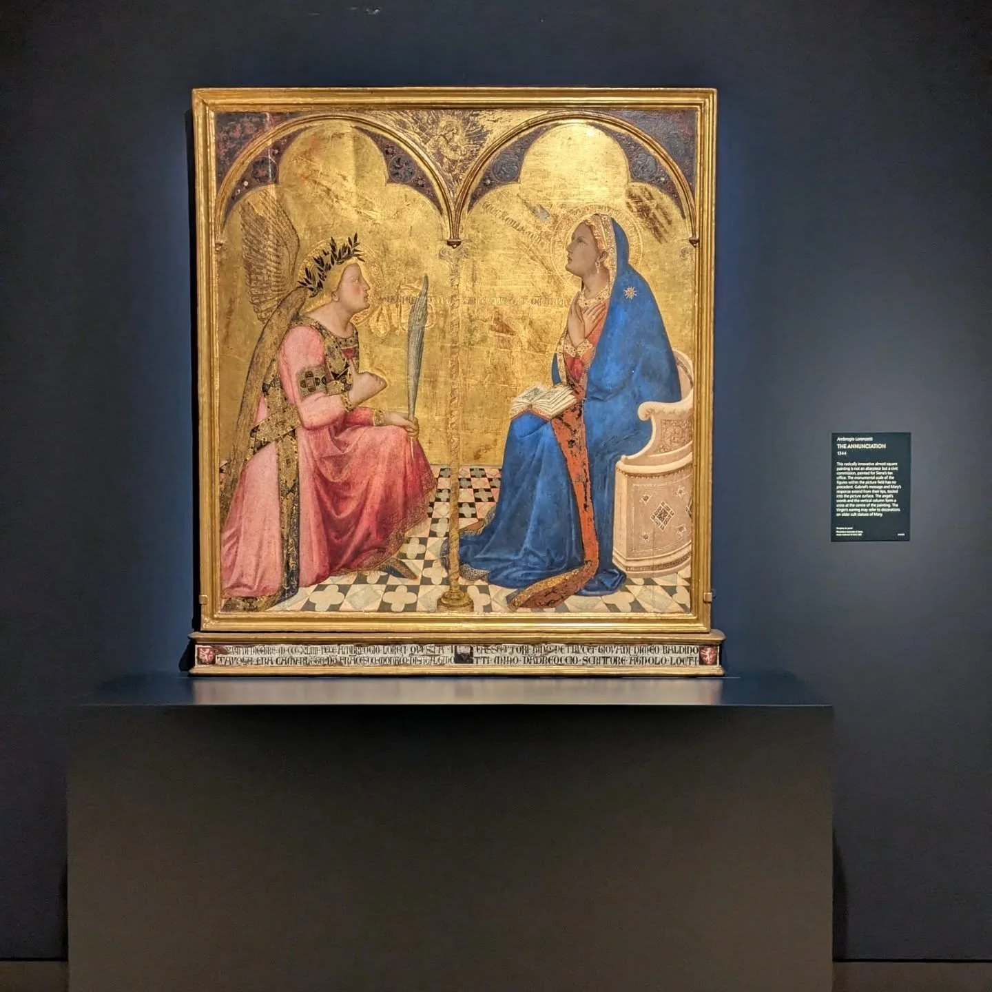 Finally made it back to the Siena exhibition at the National Gallery. Incredible to be there early on a Saturday morning and to experience an atmosphere of quiet reverence. I was v moved by the whole thing but especially the Annunciation prototypes i