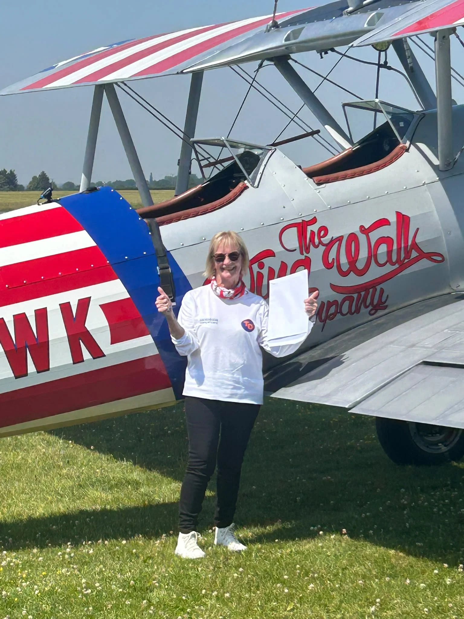 Thomas’s mama is doing the wing walk.