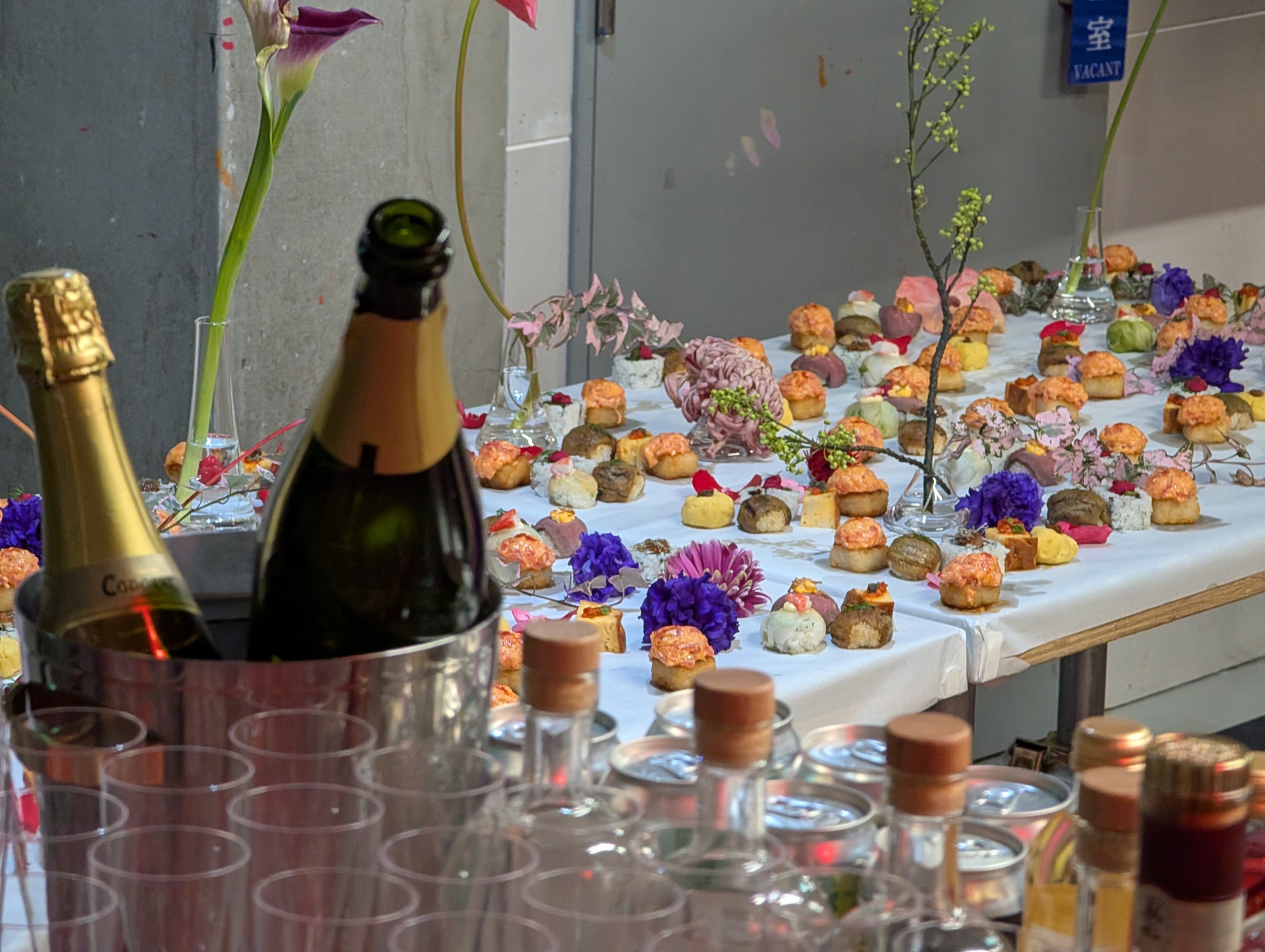 手まり寿司、フラワーアーティストコラボ - decorative sushi in collaboration with a flower artist
