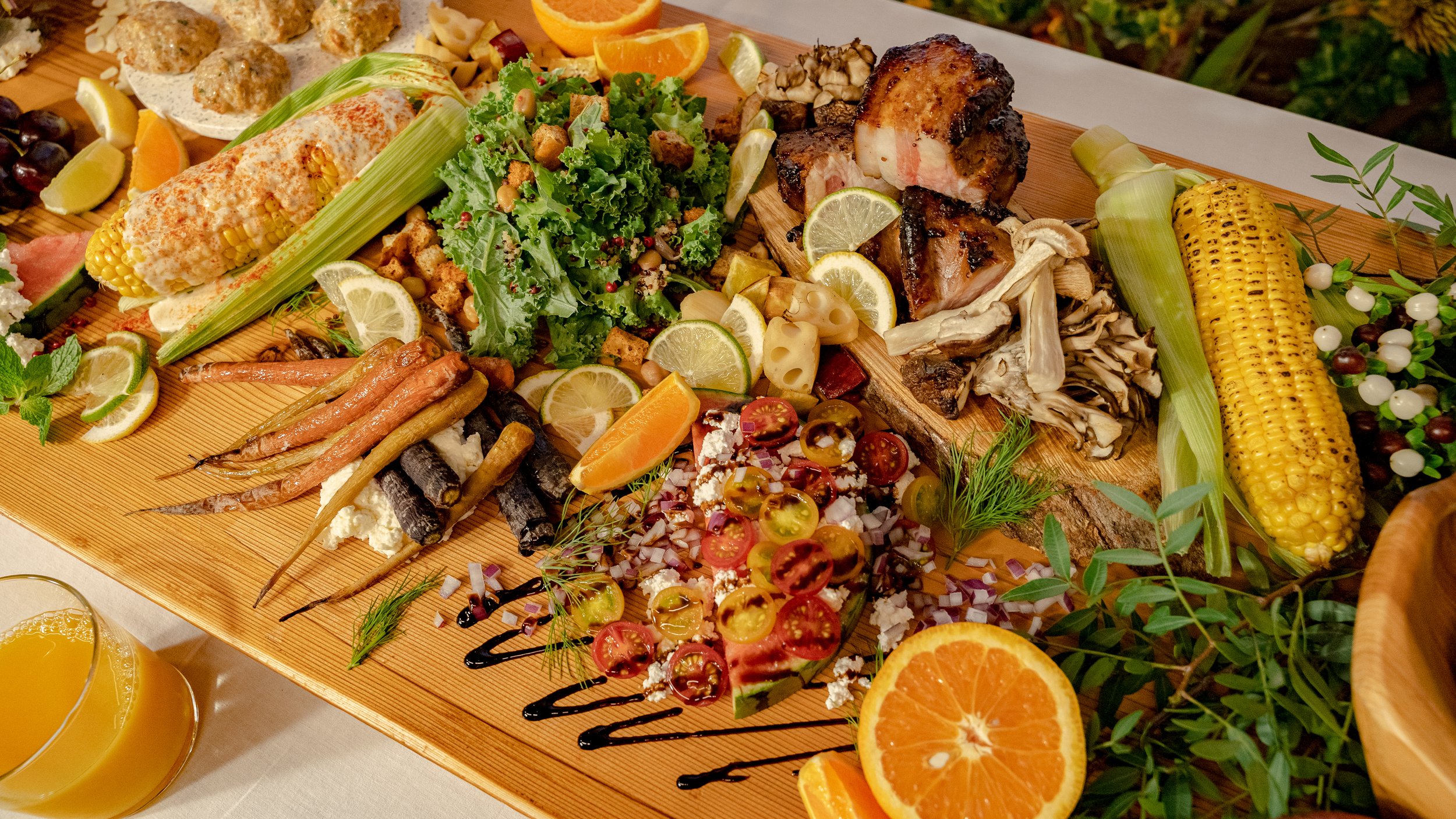 季節のカスタムデコレーションテーブル
Seasonal Grazing Table