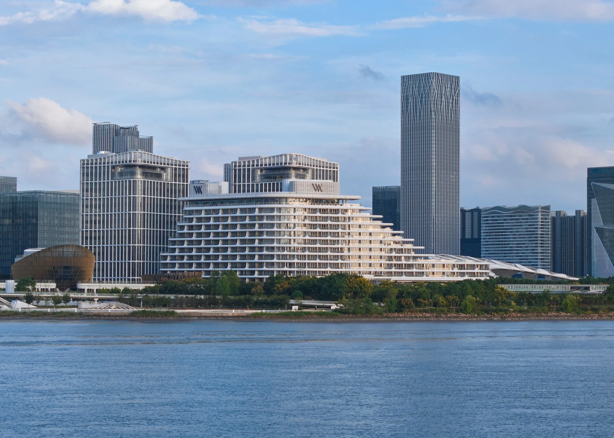Waldorf Astoria Shanghai Qiantan_exterior_day_water.jpg