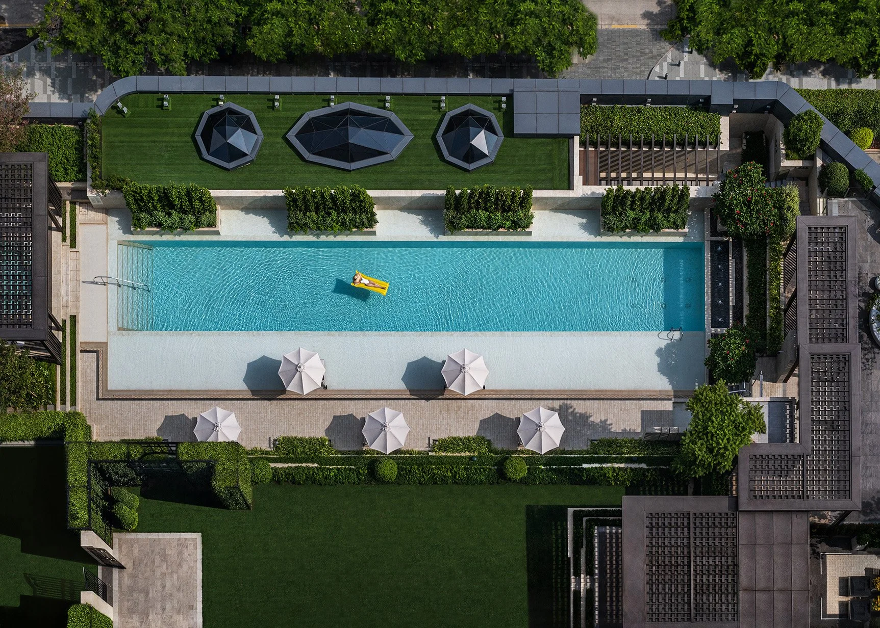 4-Waldorf-Astoria-Xiamen-Outdoor Pool Terrace 1.jpg