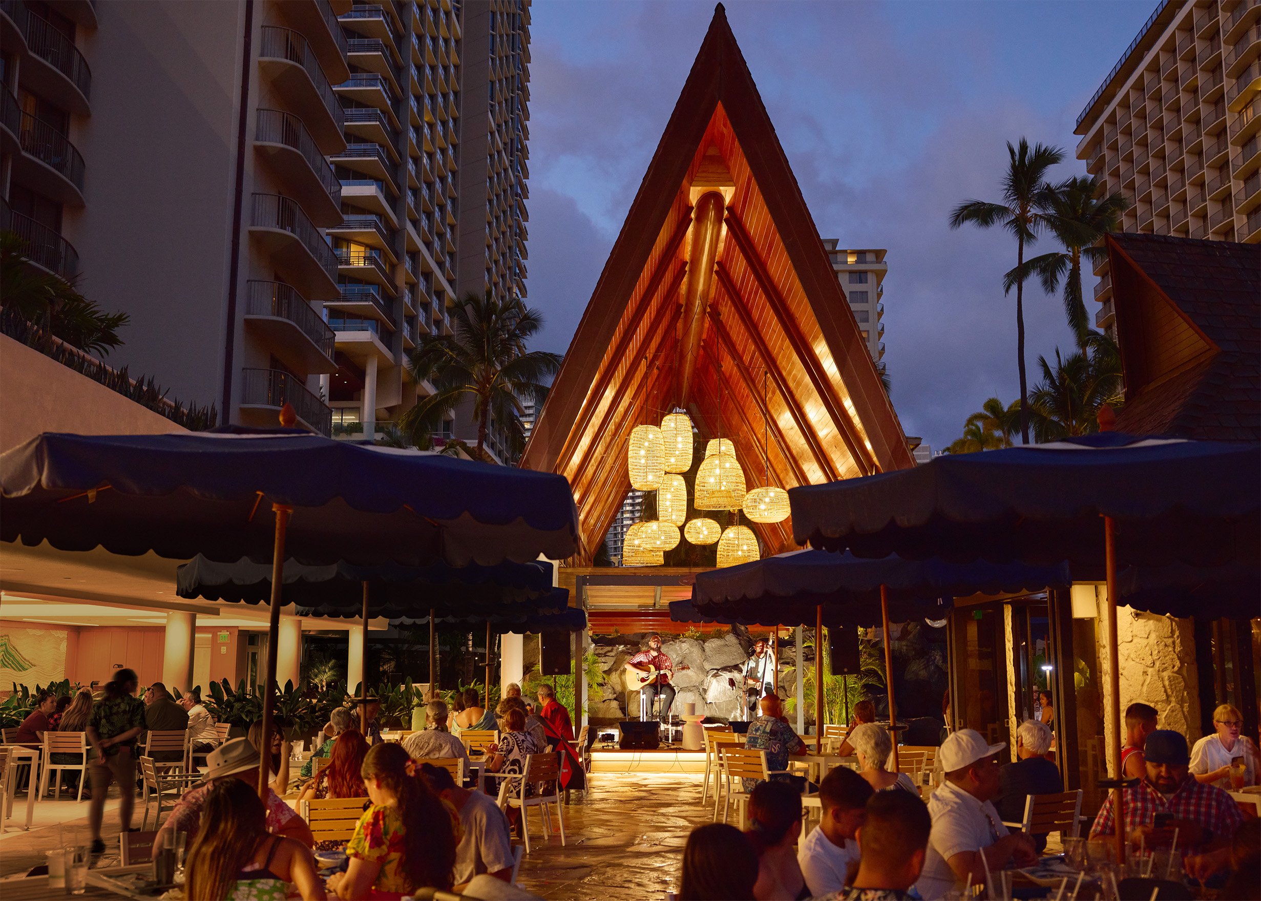 outrigger-reef-waikiki-beach-resort-pool-canoe-hale-night5-ret.jpg
