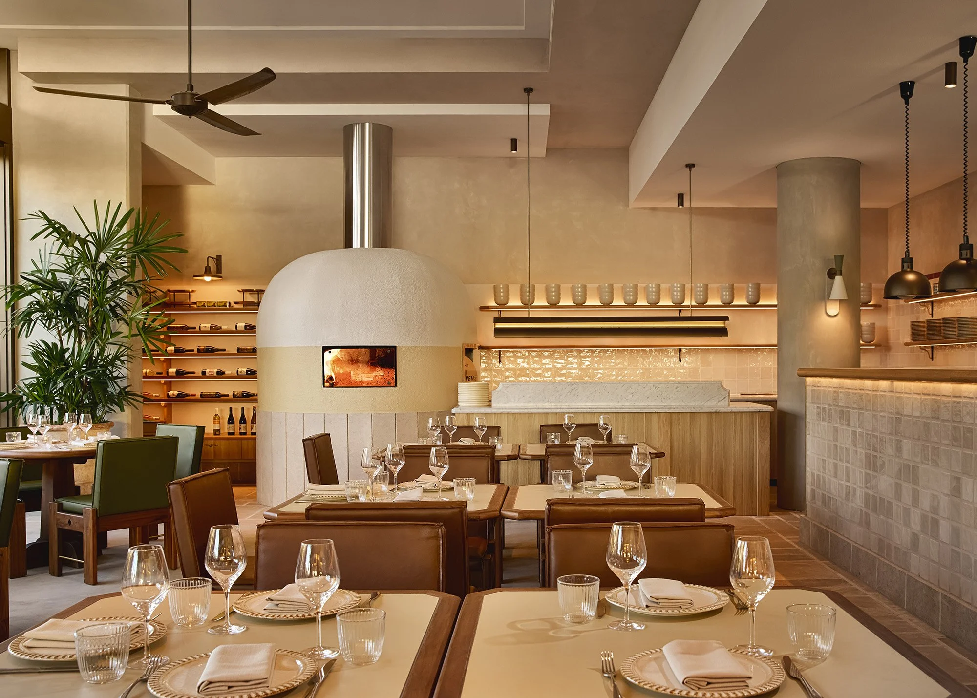 Mondrian_Gold_Coast_Haven_Dining+kitchen_Credit - Justin Nicholas.jpg