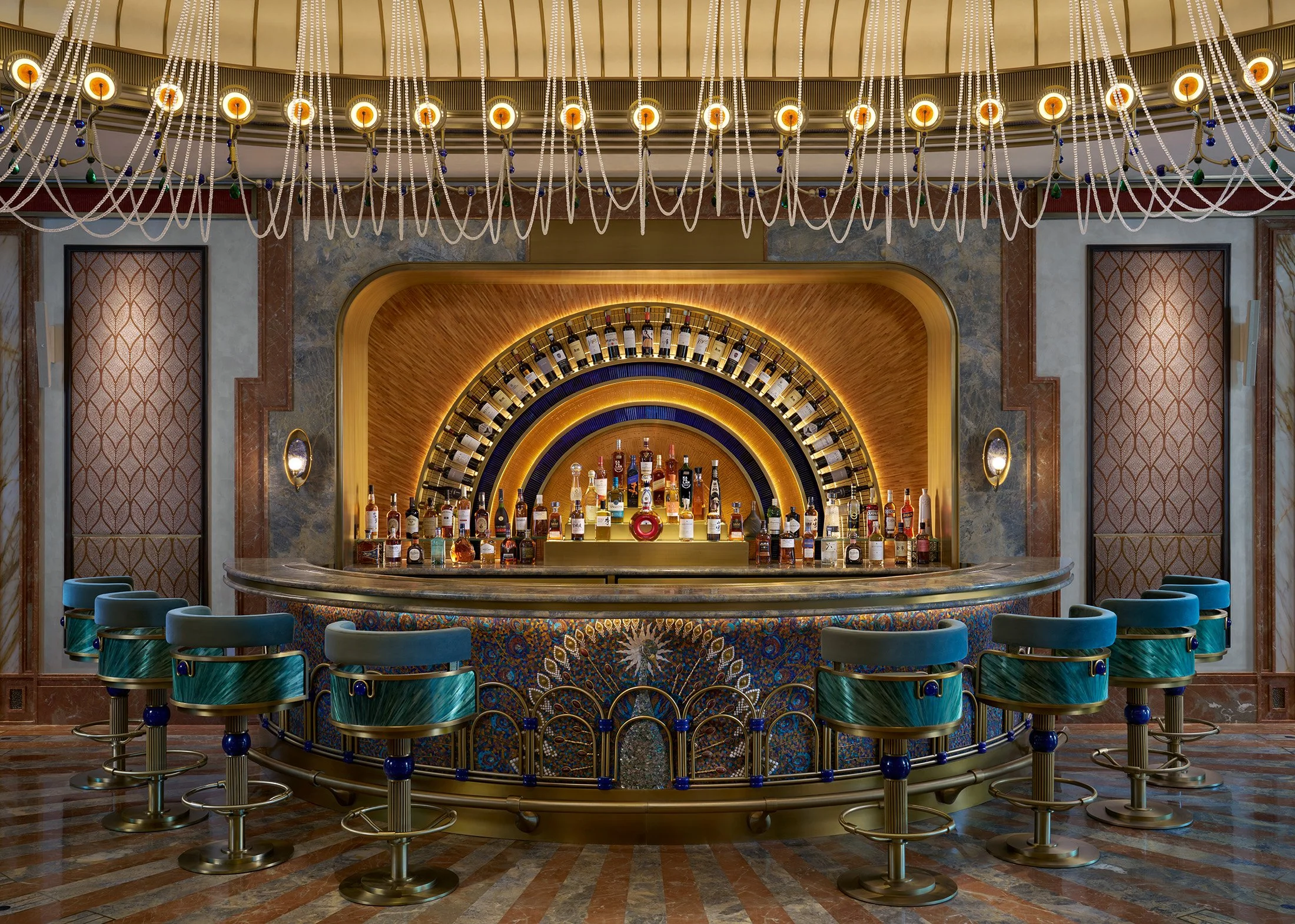Leela-Palaces-The_Bar.jpg