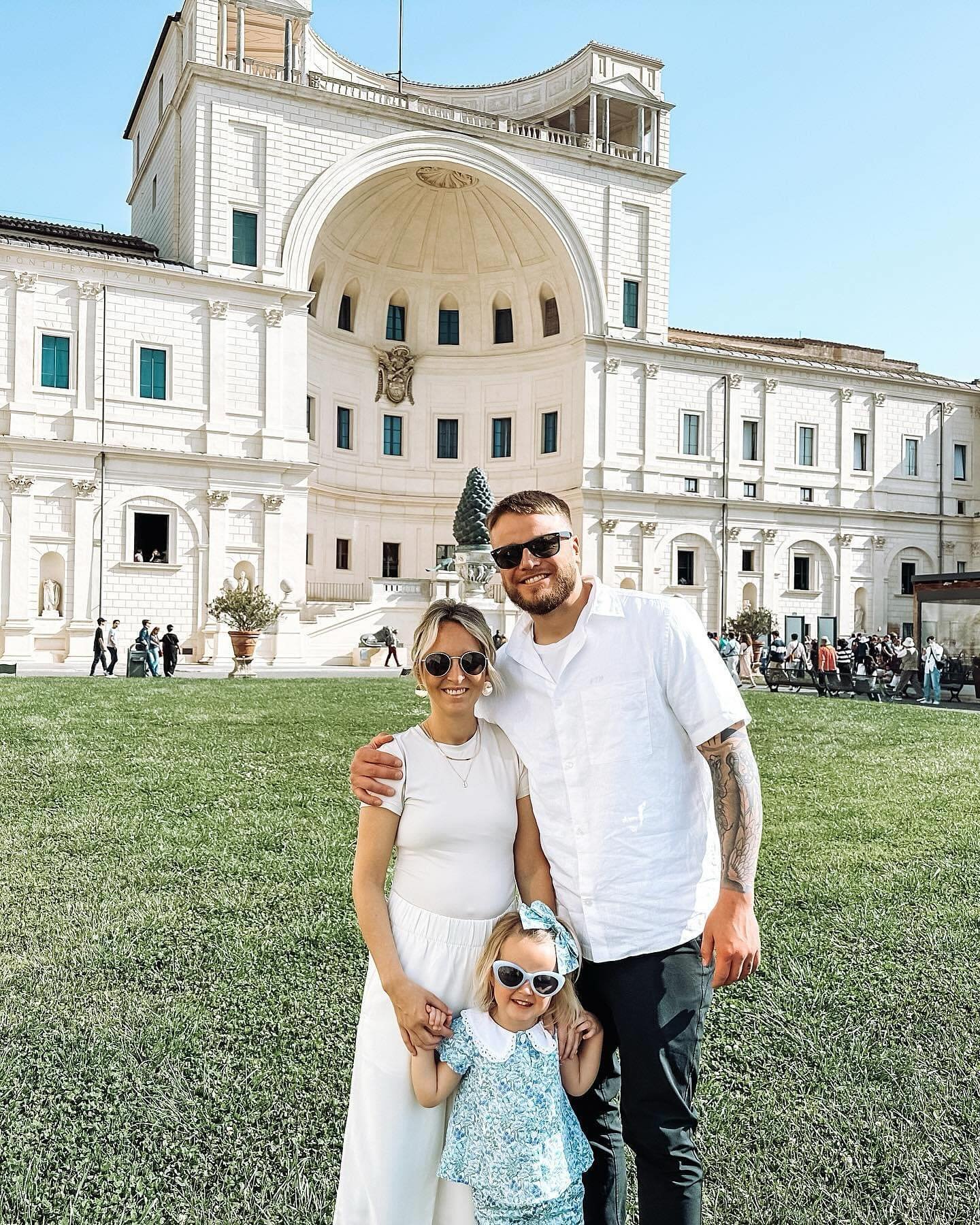 Happy clients everywhere this week! 

📸Hannah and her family are enjoying Italy! Love this photo!

🌷Another couple are sailing on a river cruise to see all beautiful tulips in Netherlands and Belgium. 

⛳️A third couple is heading to Ireland, Engla