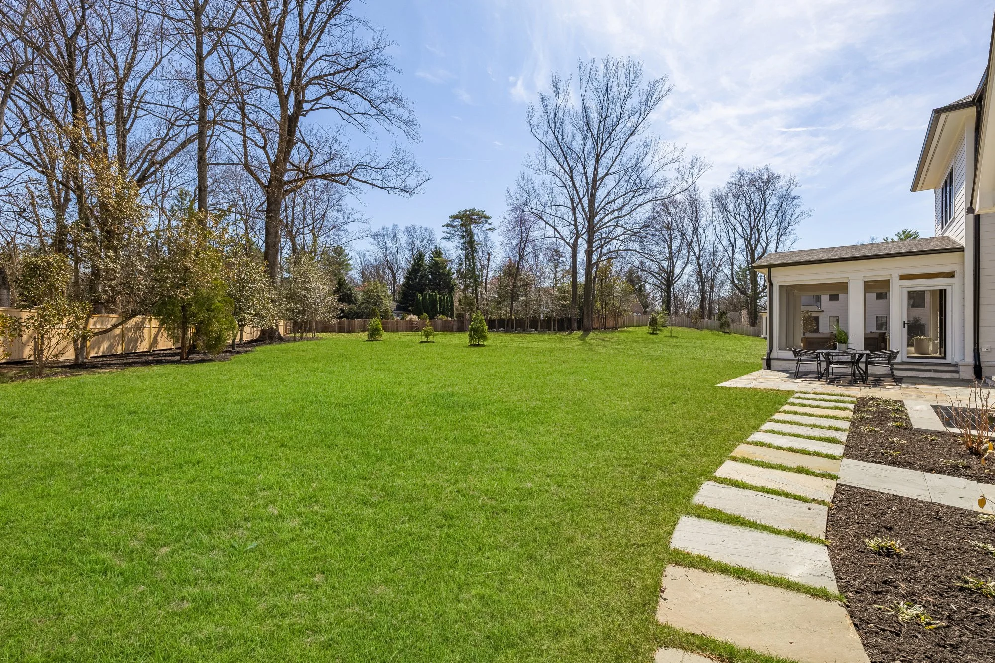 9117 Redwood Ave 2-0112 1.jpg