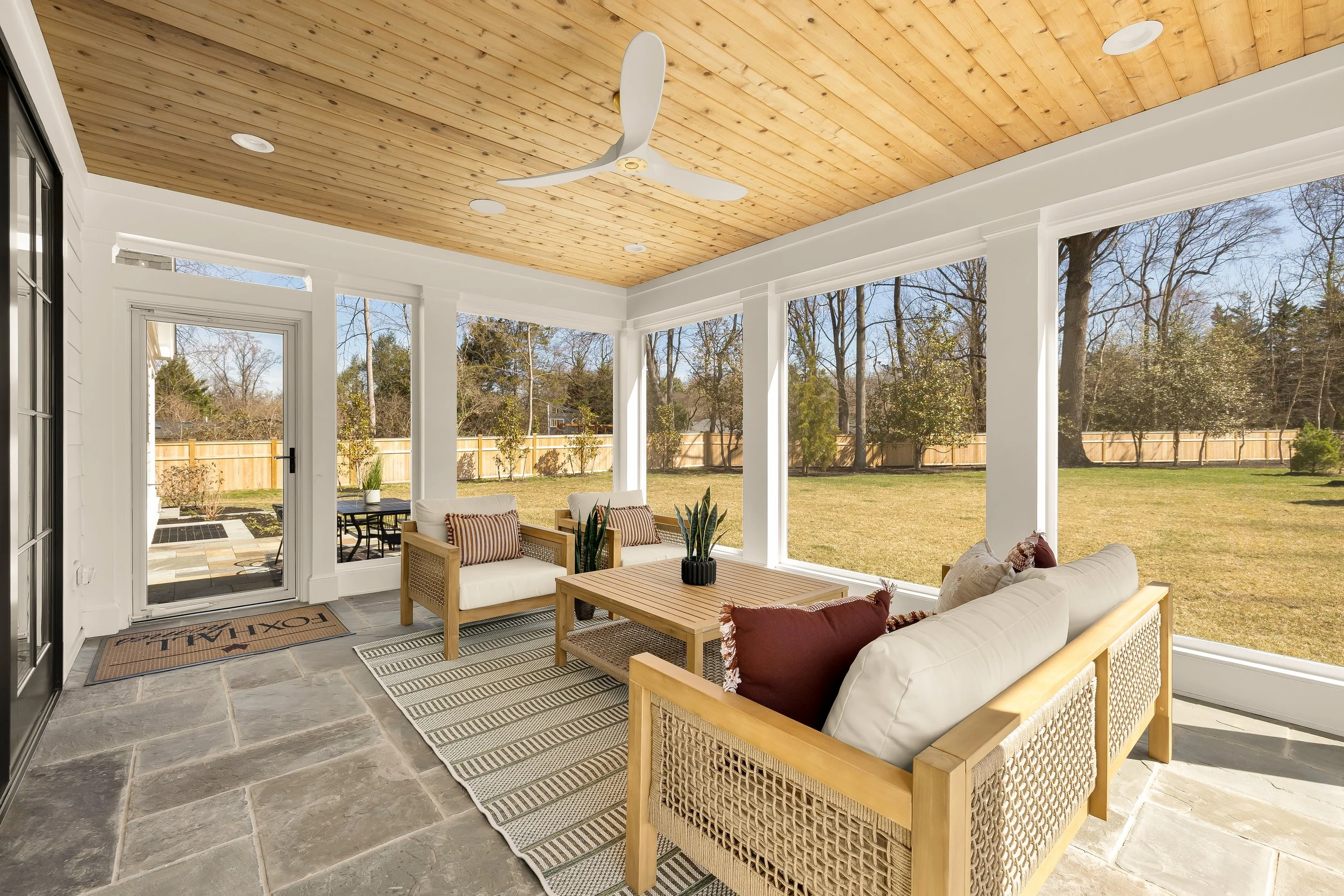 9117 Redwood Ave 2-0016.jpg