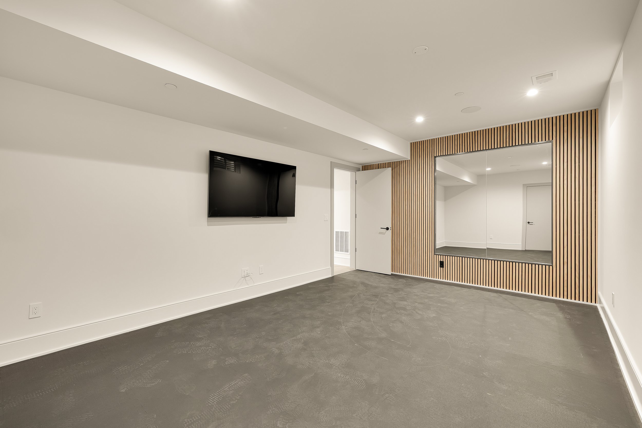 5828 Tanglewood Dr-0102.jpg