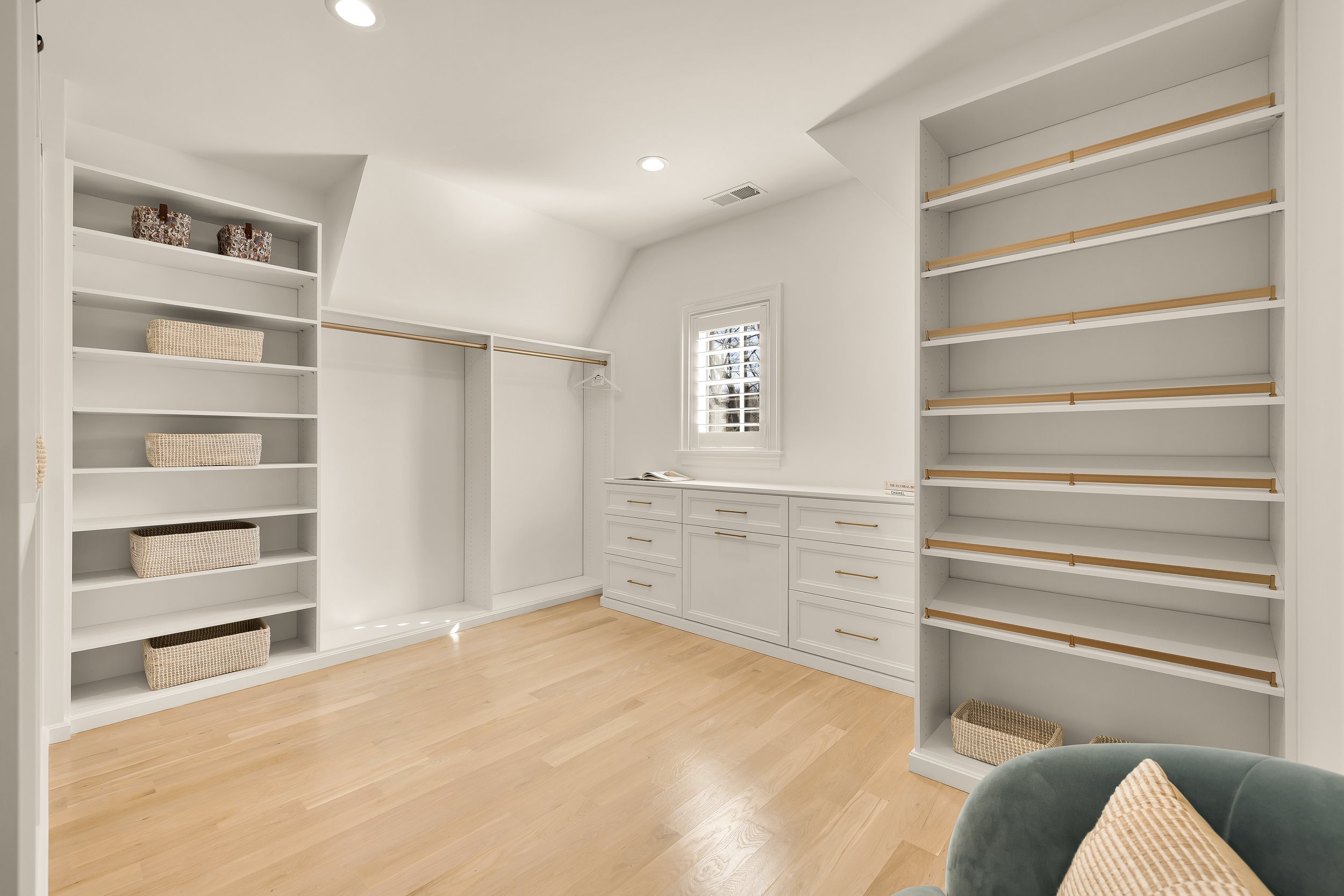 9117 Redwood Ave 2-0058.jpg