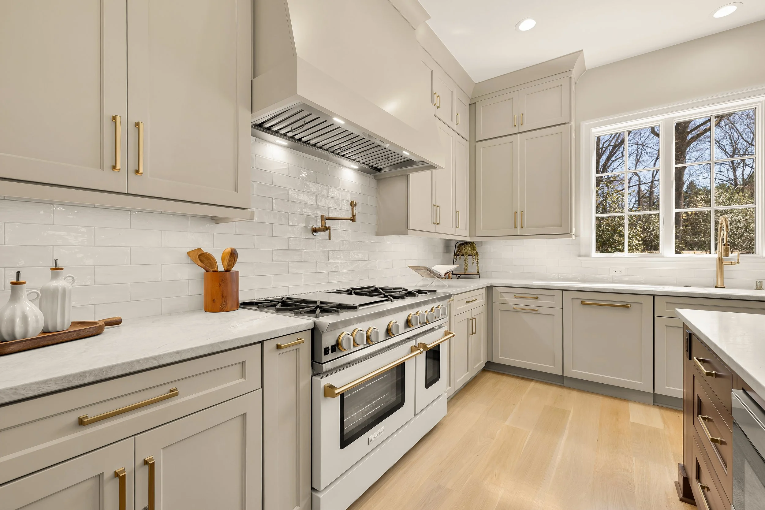 9117 Redwood Ave 2-0029.jpg