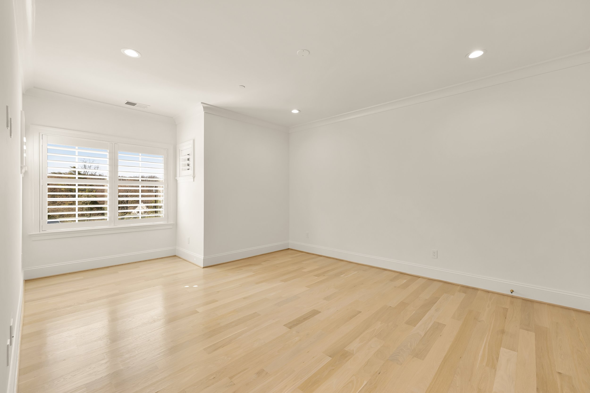 9117 Redwood Ave 2-0090.jpg