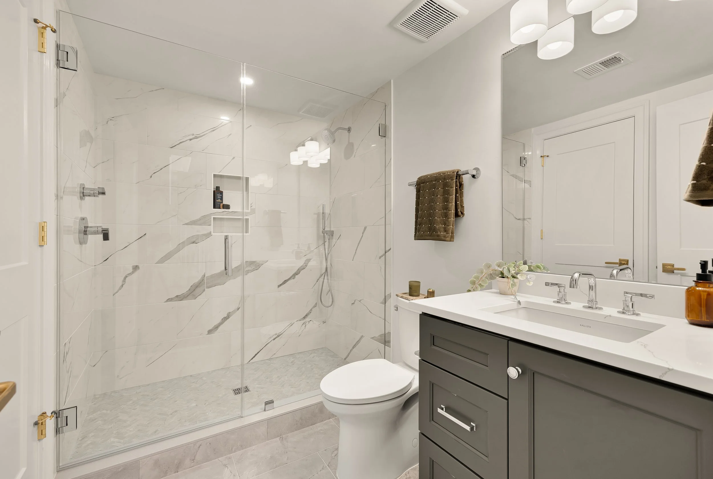 9117 Redwood Ave 2-0105.jpg