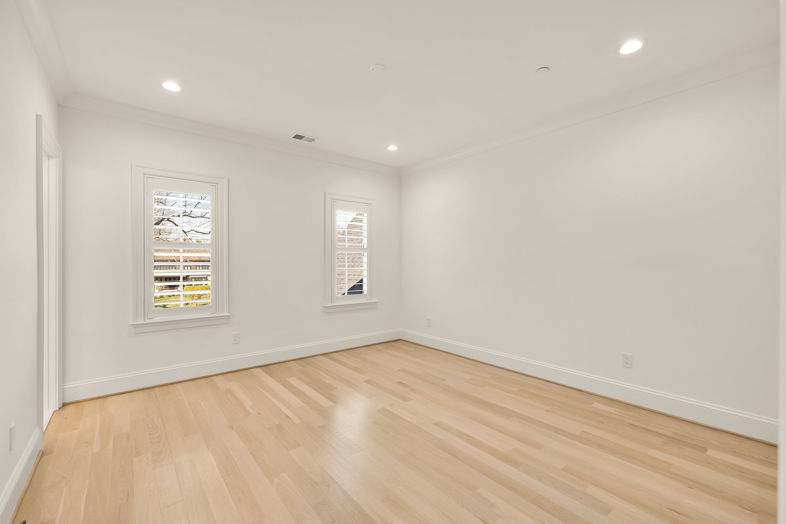 9117 Redwood Ave 2-0085.jpg