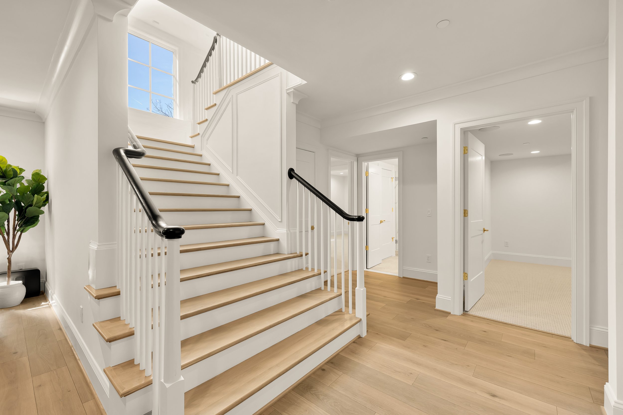 9117 Redwood Ave 2-0093.jpg