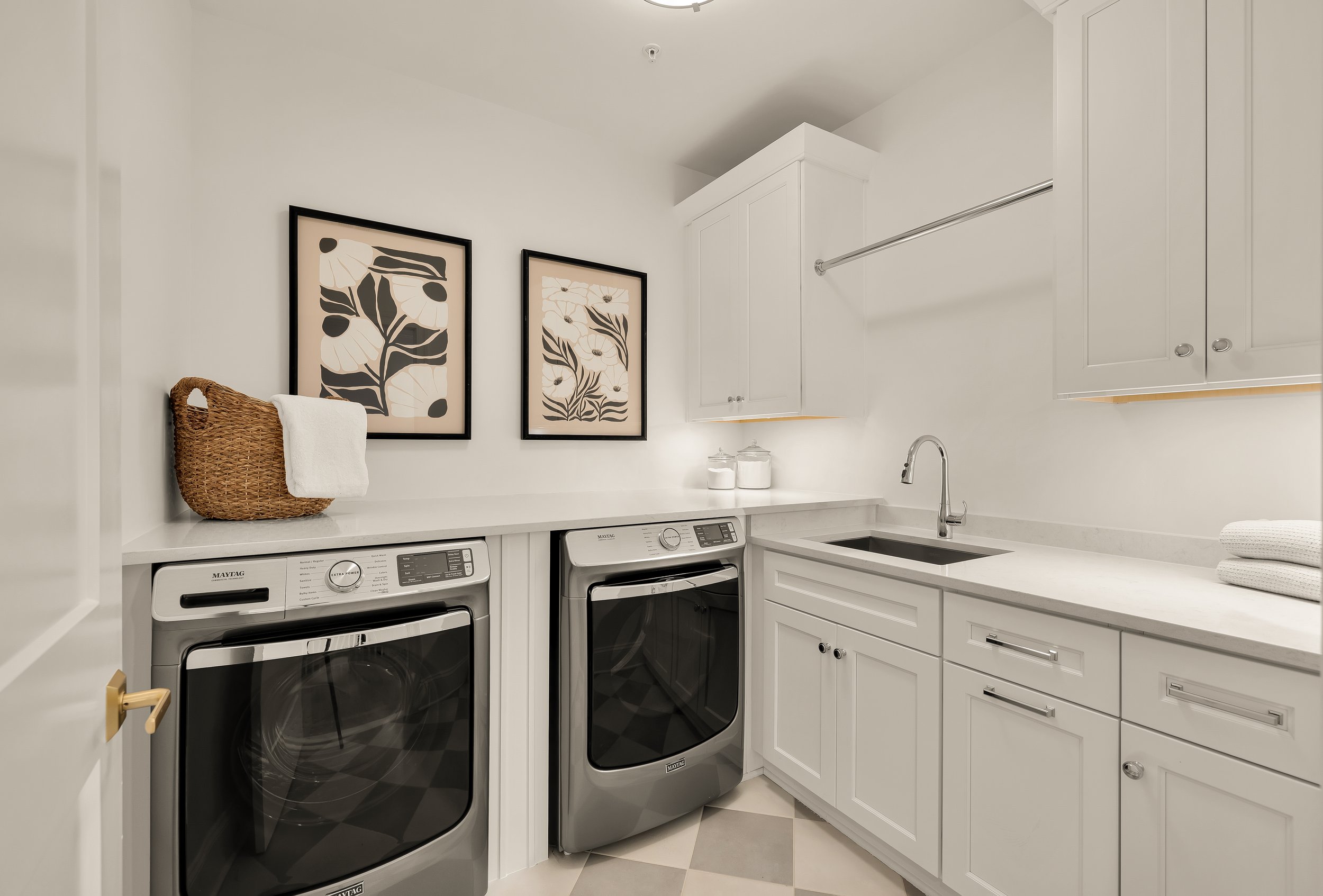 9117 Redwood Ave 2-0072.jpg