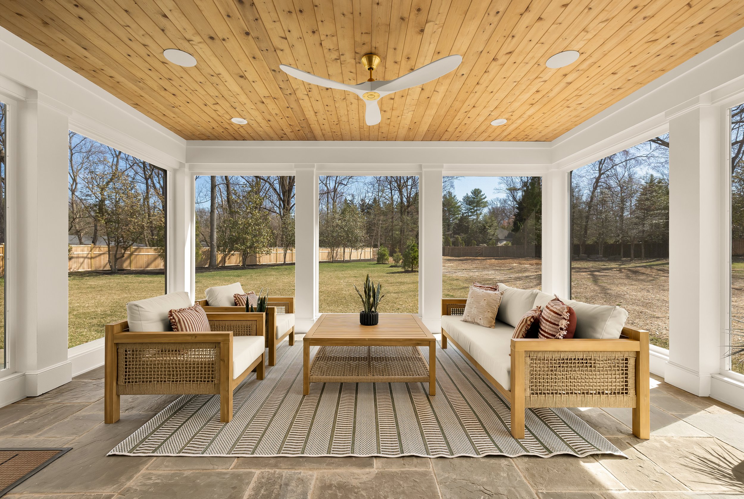 9117 Redwood Ave 2-0015.jpg