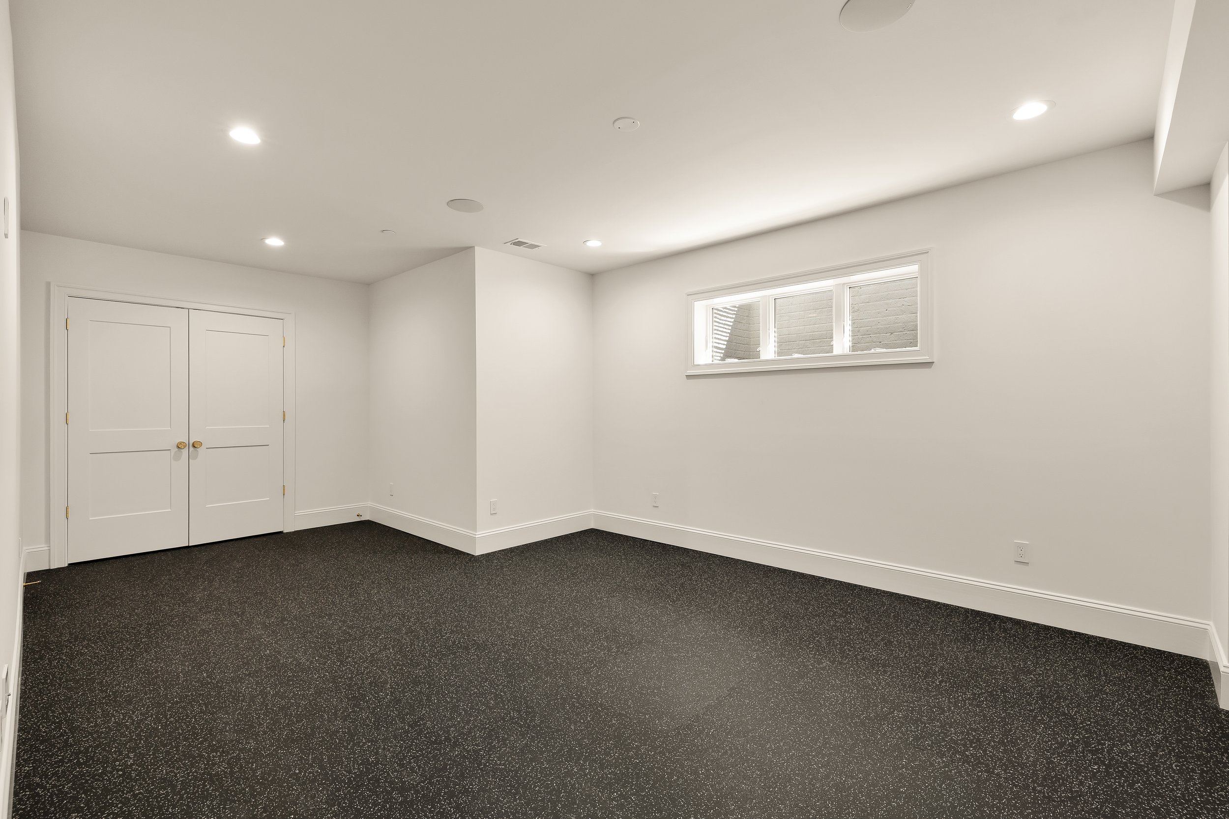 9117 Redwood Ave 2-0101.jpg