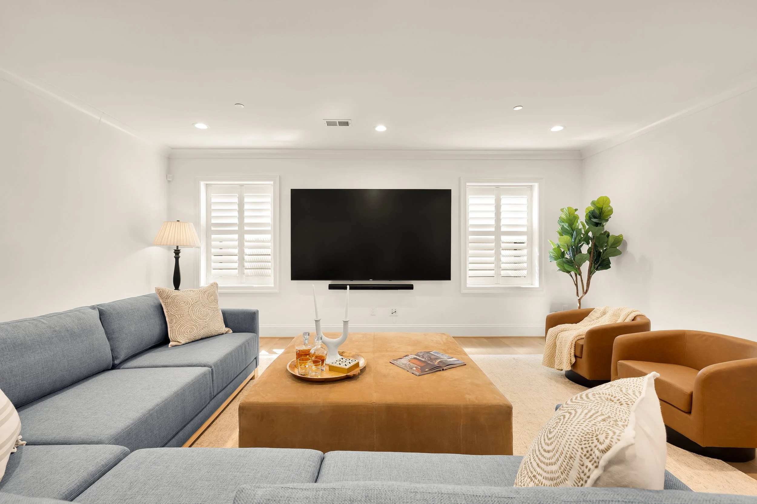 9117 Redwood Ave 2-0095.jpg