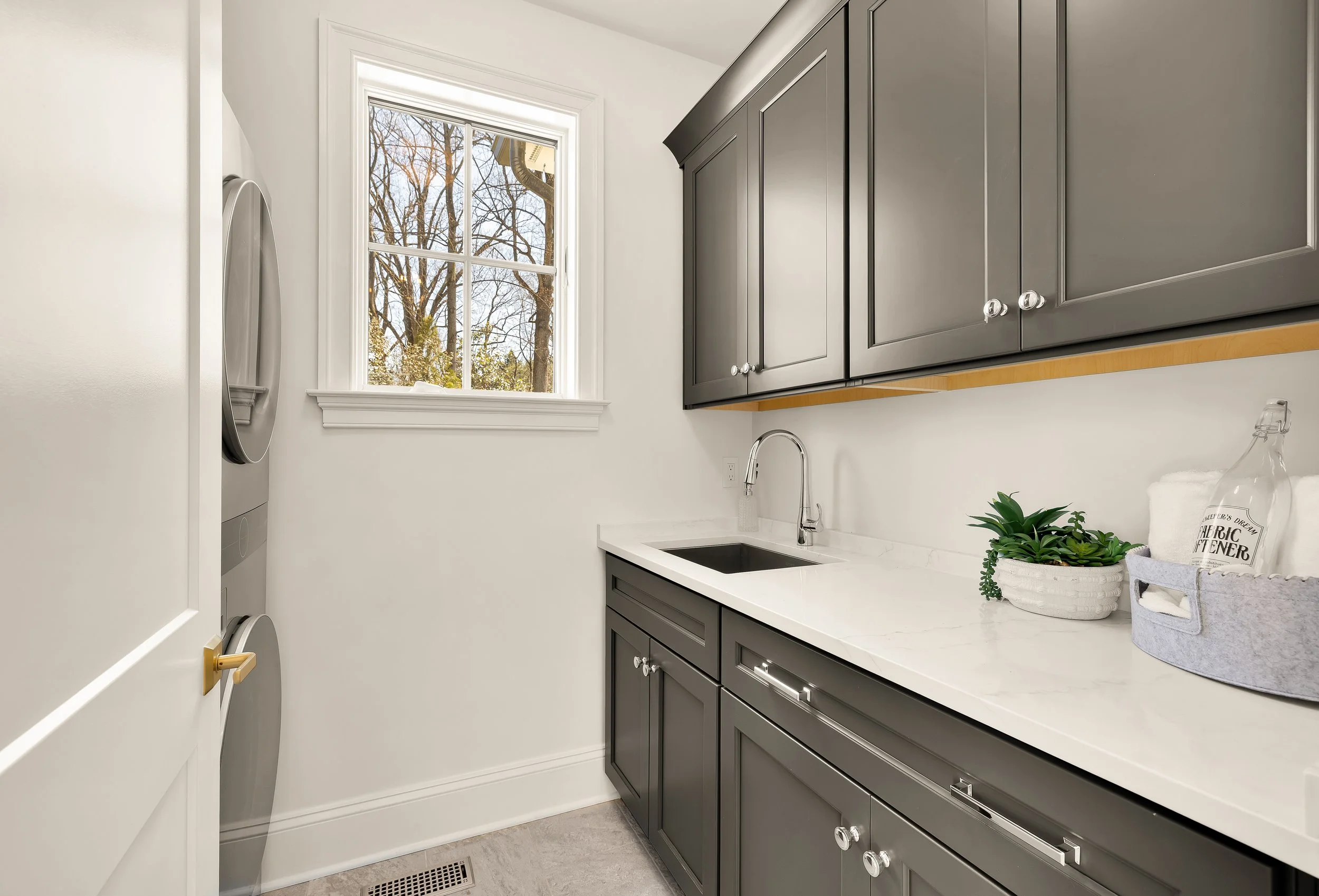 9117 Redwood Ave 2-0036.jpg