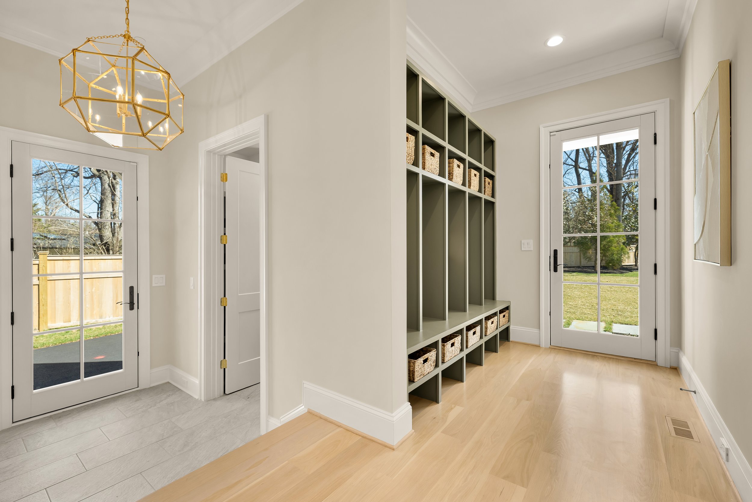 9117 Redwood Ave 2-0033.jpg