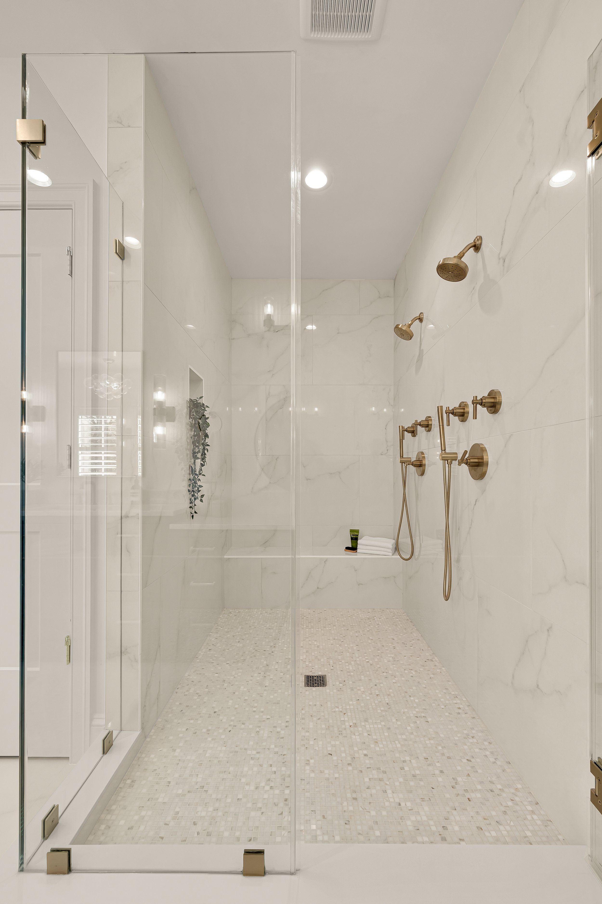 9117 Redwood Ave 2-0070.jpg