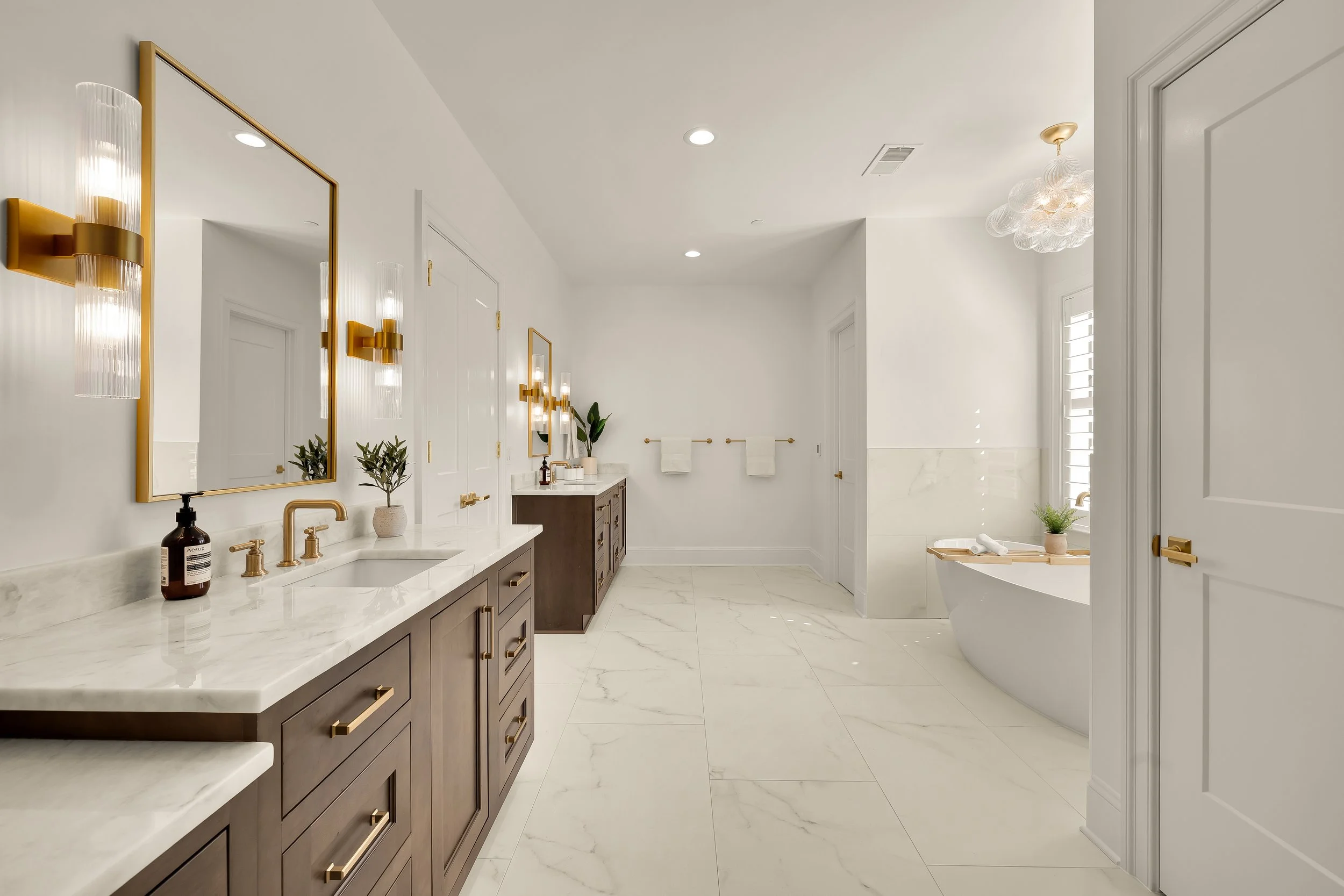 9117 Redwood Ave 2-0060.jpg