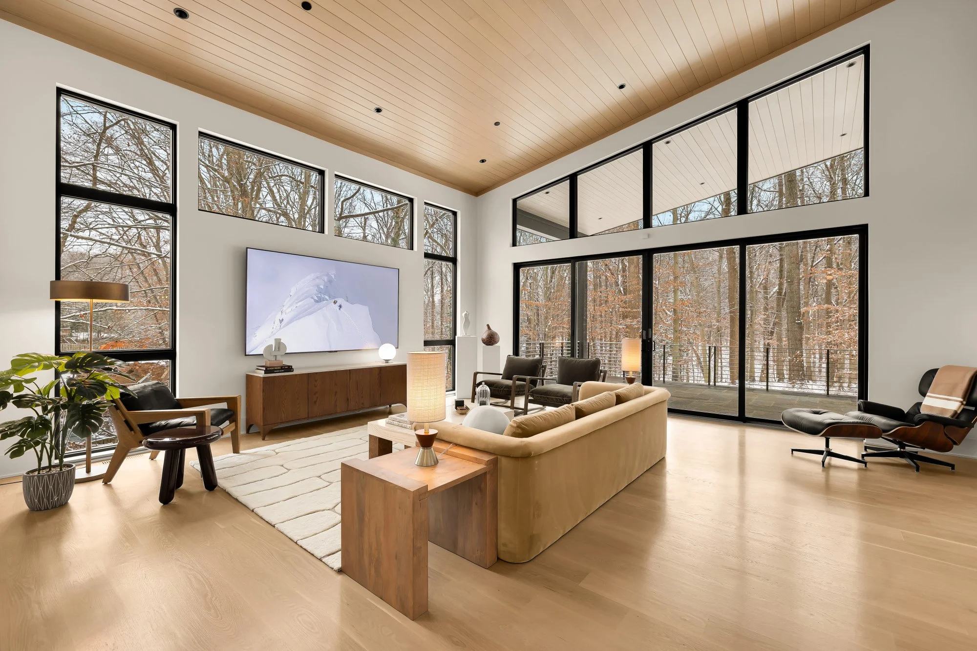 6916 Carmichael Avenue