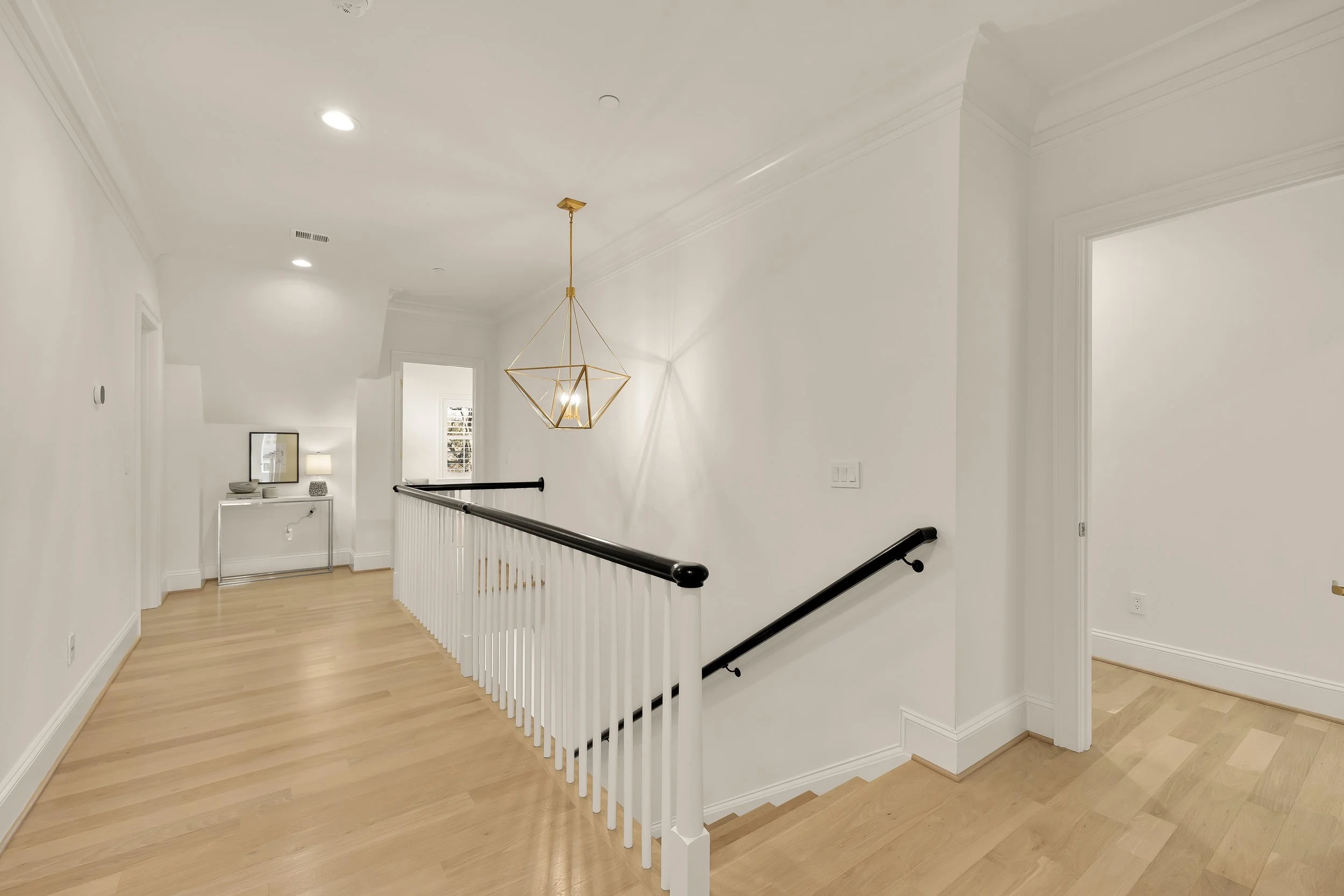 9117 Redwood Ave 2-0071.jpg