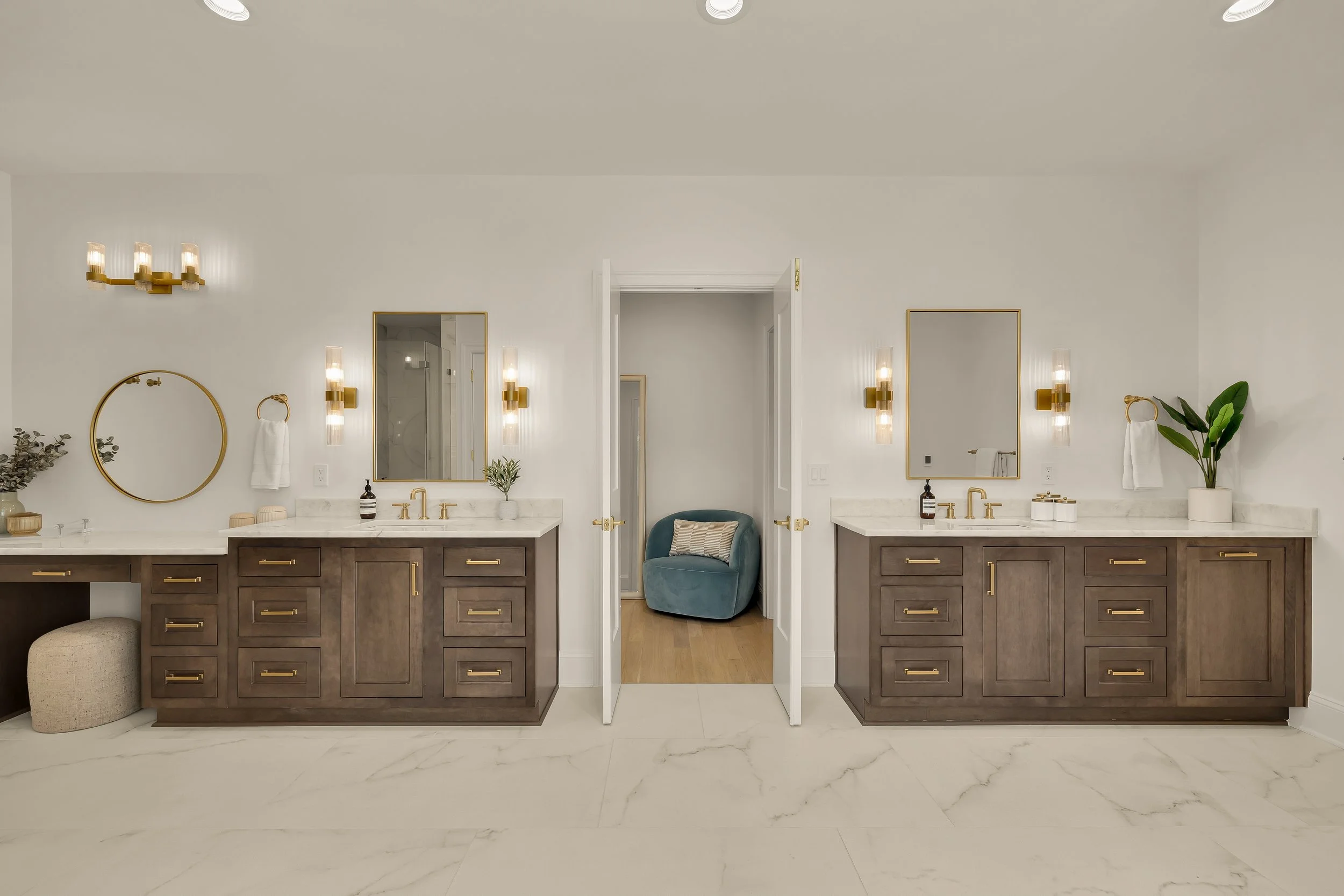 9117 Redwood Ave 2-0066.jpg