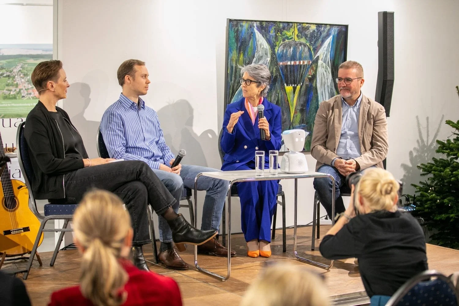 Gemeinsam gegen einsam: Ein Abend der Verbundenheit, Fürsorge und digitalen Nähe in Köln