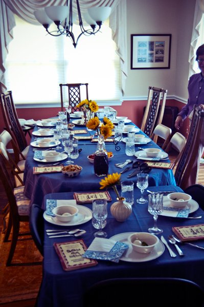 Full-Passover-Seder-Table-Multi-Generational-Family-Gathering-Documentary-Photography-Northern-Virginia