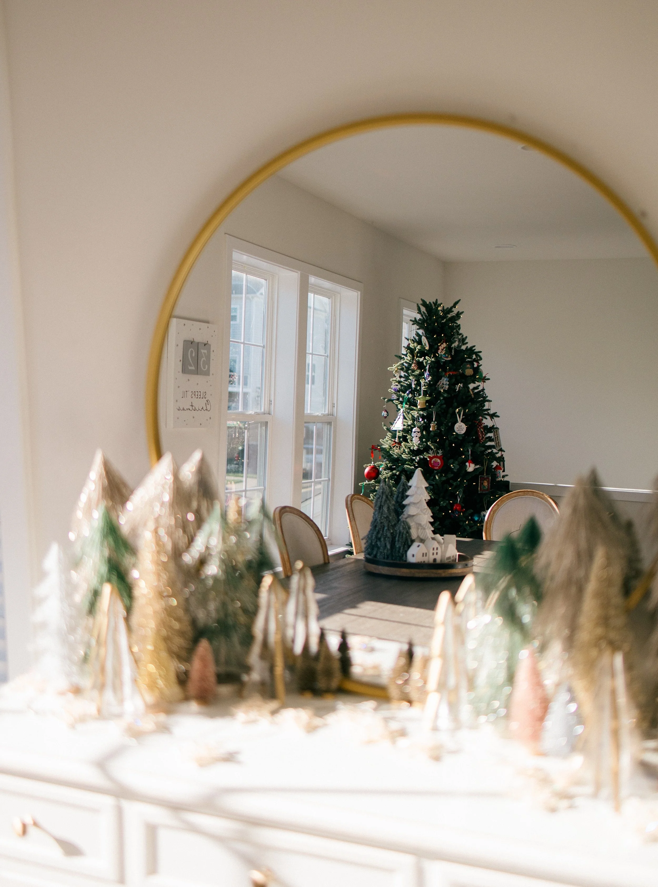 As much as I hate seeing Christmas stuff in the stores already and I'm trying to hold onto every last bit of summer that we can before it's officially fall next week... 

but I'm here to tell you that I'm cooking up a new *mini* offer for the holiday