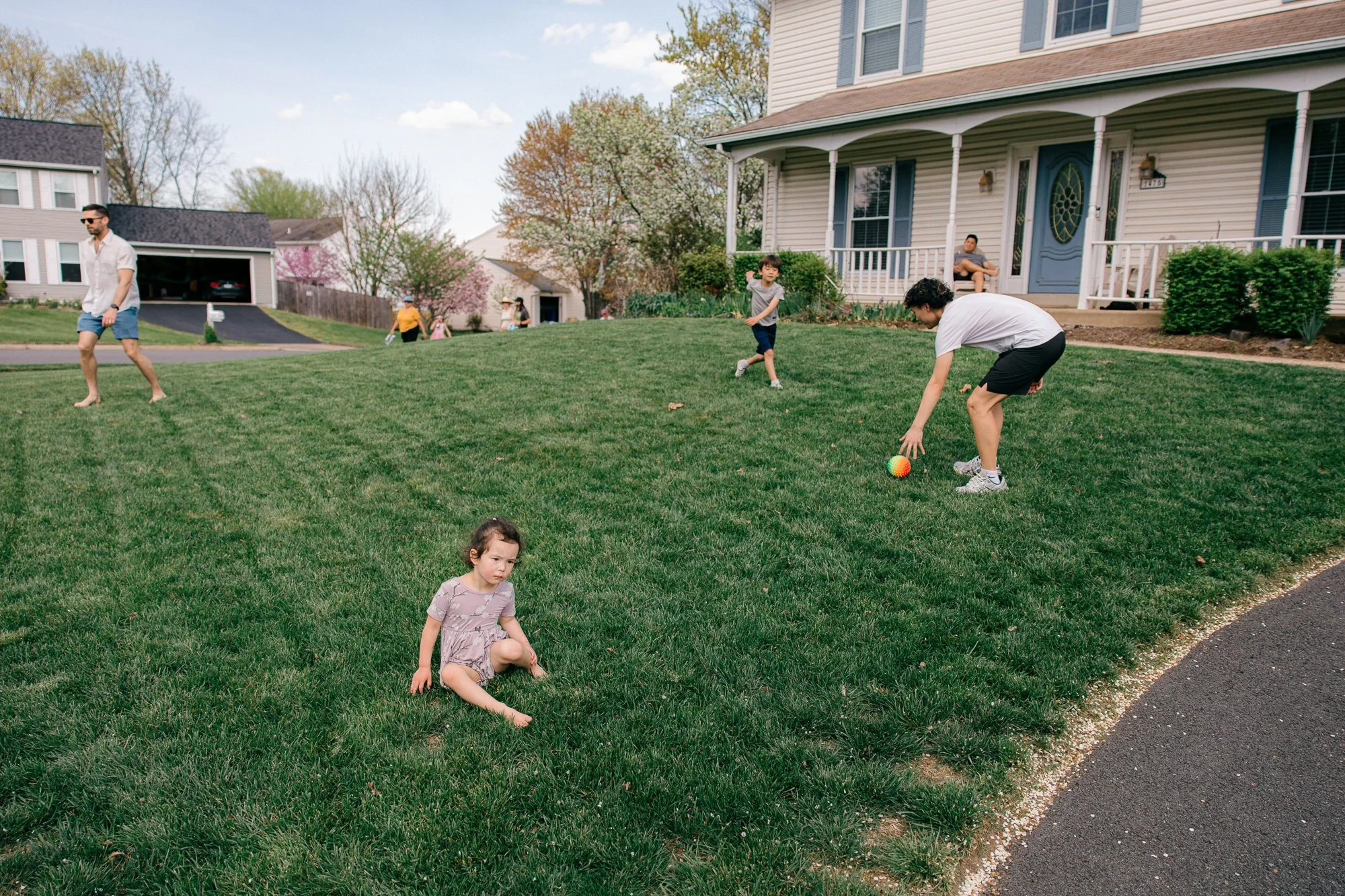 Extended family playing together in the front yard during a documentary family photography session with older kids, Mel Usry Photography, Northern Virginia