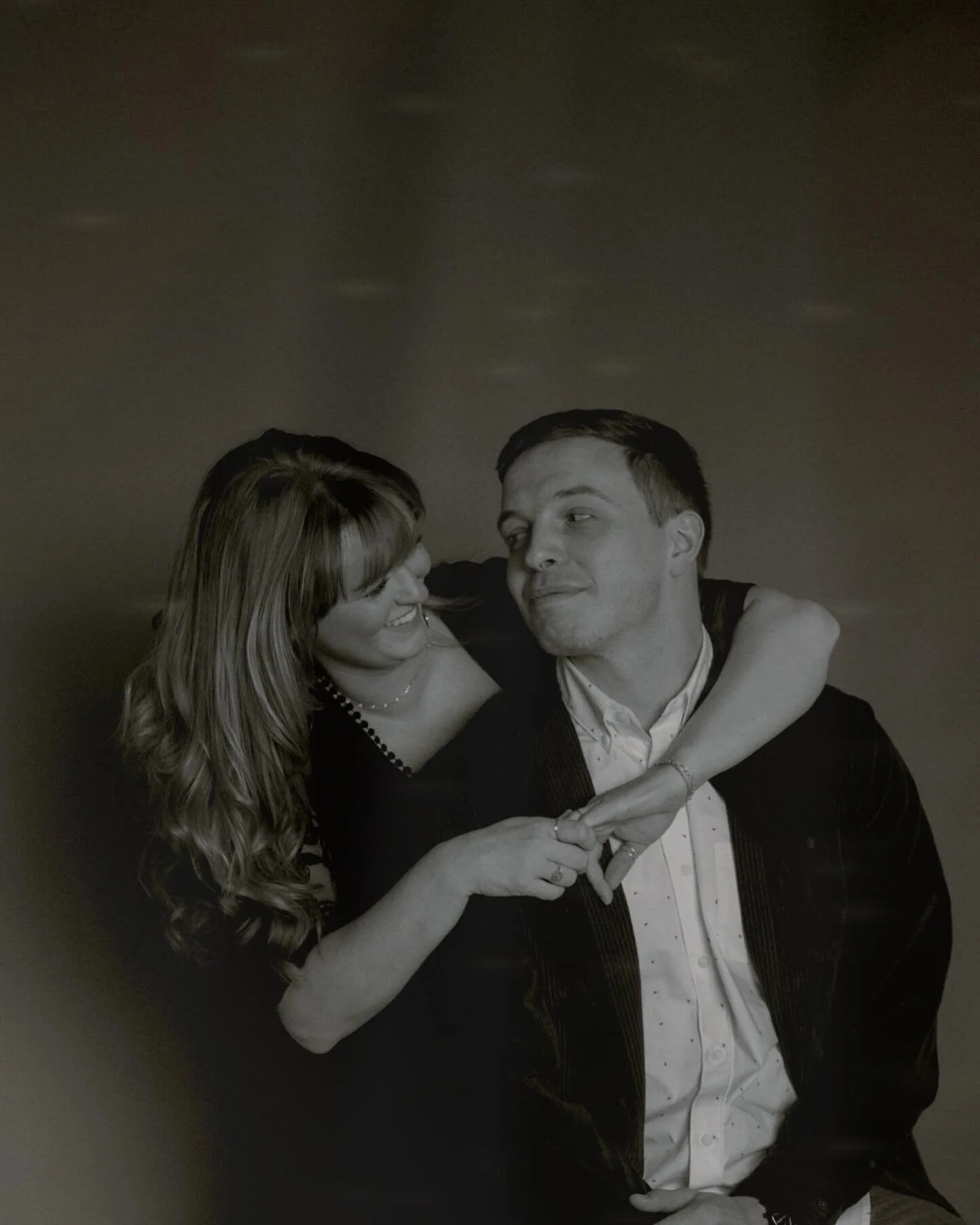 I had the hardest time picking which ones to post. These lovebirds are naturals 🖤🖤🖤 shot at @studio.ash 
&bull;
&bull;
&bull;
#omahaphotographer #omahaphotography #lincolnphotographer #nebraskaphotographer #femalephotographer #omahawedding #madewi
